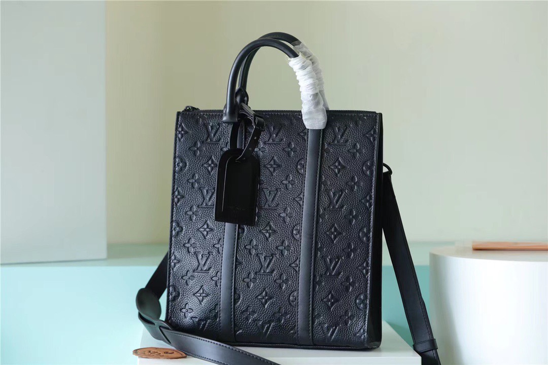 Louis Vuitton Sac Plat Cross Taurillon Black For Men, Men’s Bags, Shoulder And Crossbody Bags 28.5in/11.2cm