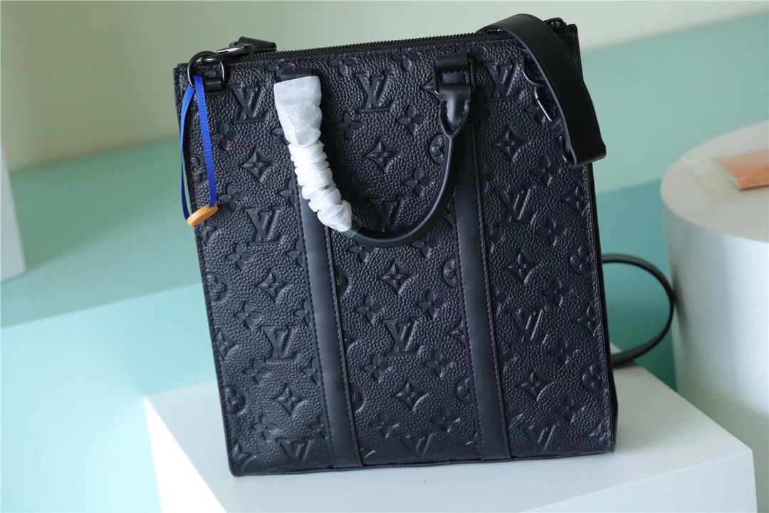 Louis Vuitton Sac Plat Cross Taurillon Black For Men, Men’s Bags, Shoulder And Crossbody Bags 28.5in/11.2cm