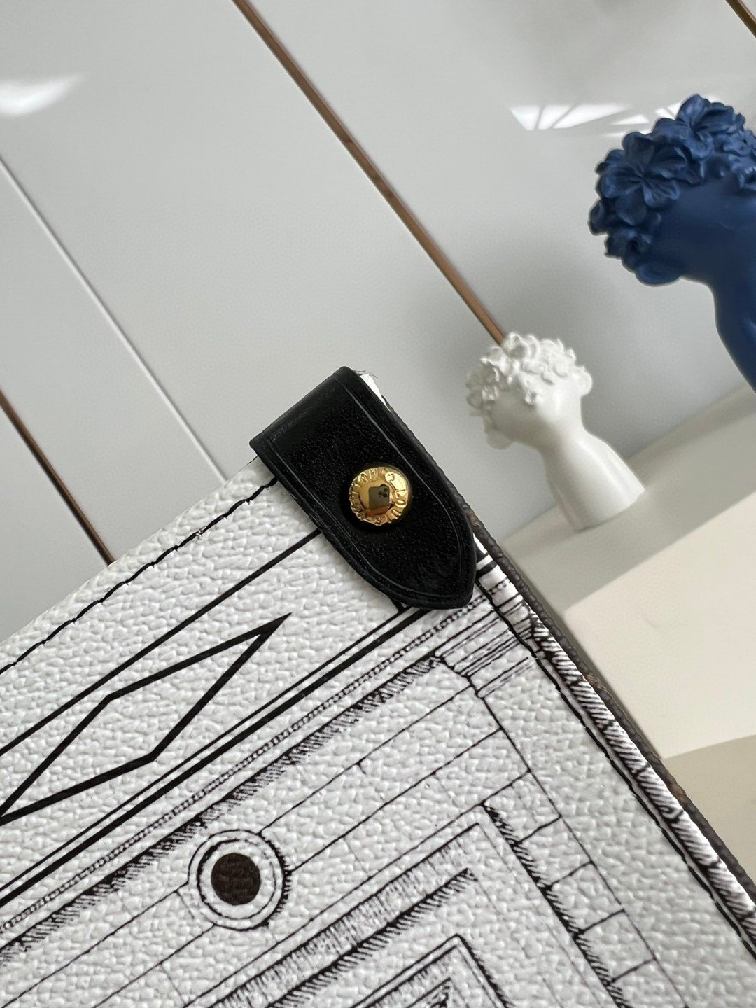 Louis Vuitton Sac Plat Tote Bag White For Women, Women’s Handbags, Shoulder Bags And Crossbody Bags 13.8in/35cm LV