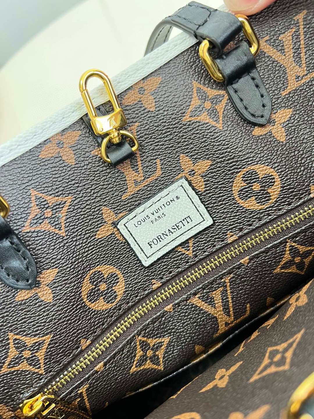 Louis Vuitton Sac Plat Tote Bag White For Women, Women’s Handbags, Shoulder Bags And Crossbody Bags 13.8in/35cm LV