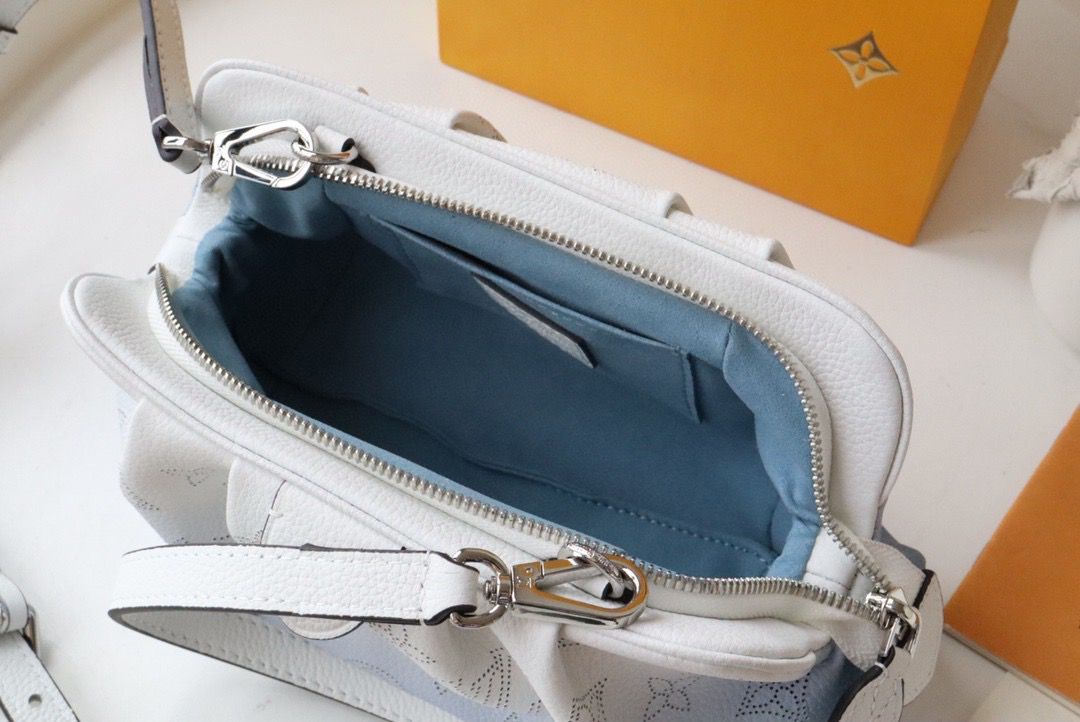 Louis Vuitton Scala Mini Pouch Mahina Gradient Blue For Women, Women’s Bags, Shoulder And Crossbody Bags 9.1in/23cm