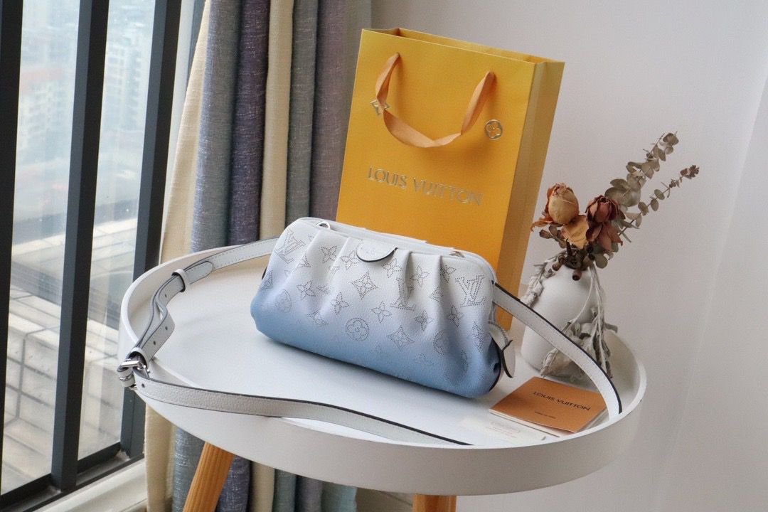 Louis Vuitton Scala Mini Pouch Mahina Gradient Blue For Women, Women’s Bags, Shoulder And Crossbody Bags 9.1in/23cm