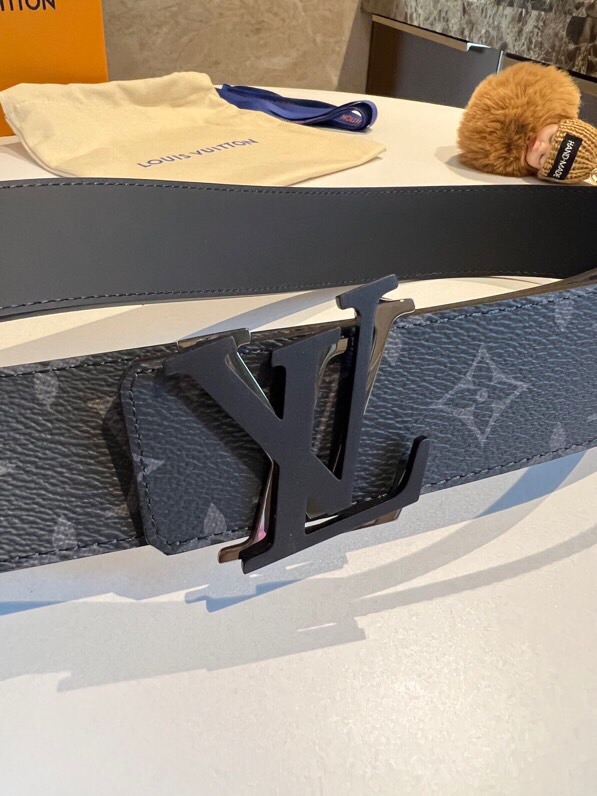 Louis Vuitton Shake Reversible LV Belt Monogram Eclipse Canvas Black Metal hardware LV Women Belt