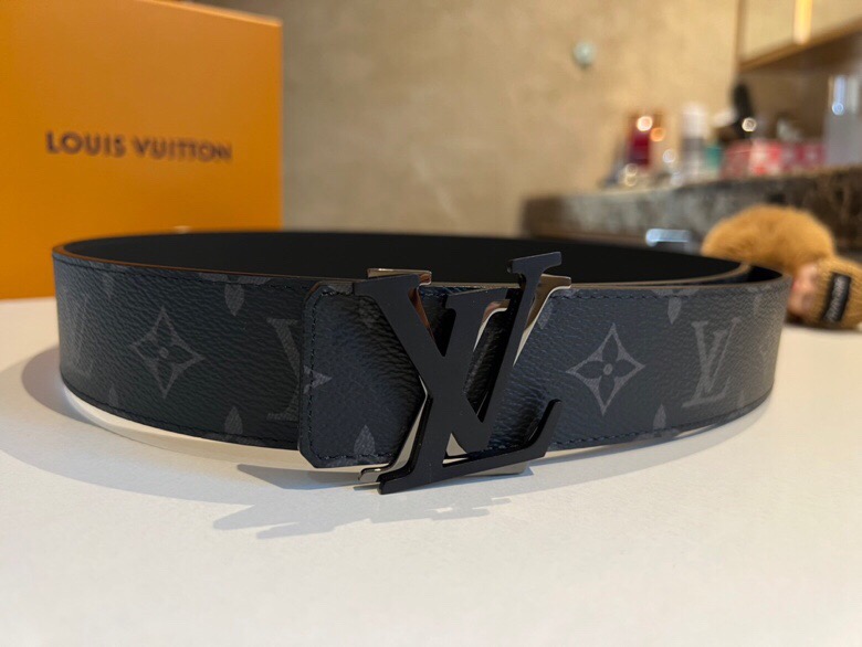 Louis Vuitton Shake Reversible LV Belt Monogram Eclipse Canvas Black Metal hardware LV Women Belt