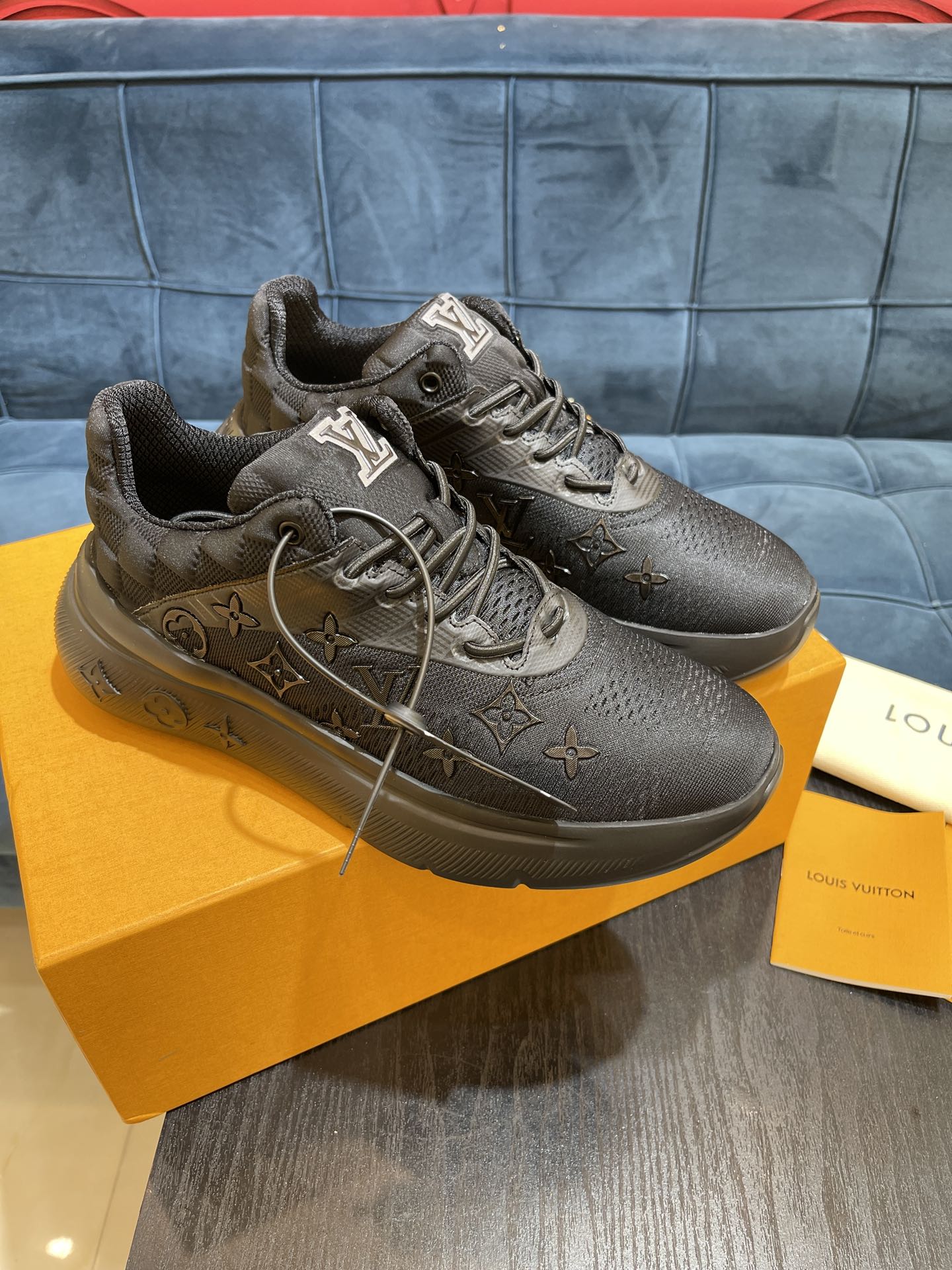 Louis Vuitton Show Up Sneaker Black For Men 1A9JRO