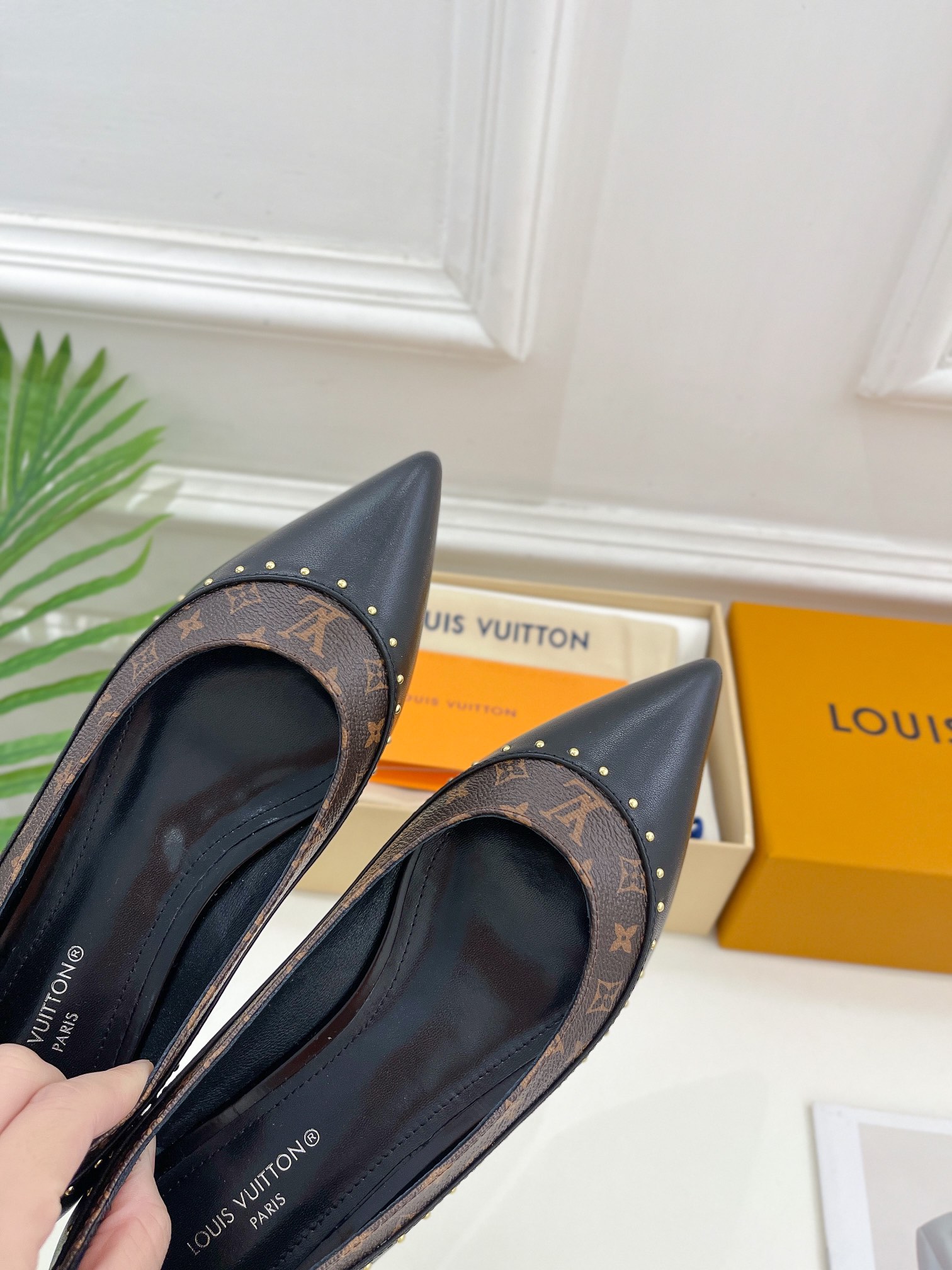 Louis Vuitton Signature Flat Ballerina Black For Women 1AACKN