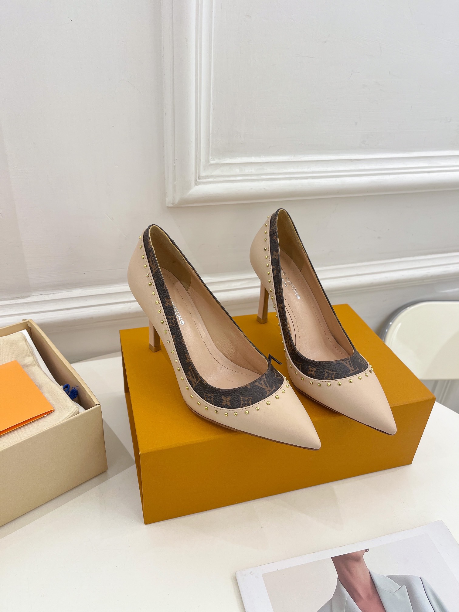 Louis Vuitton Signature Pump Beige For Women 9.5/3.7in 1AACG5