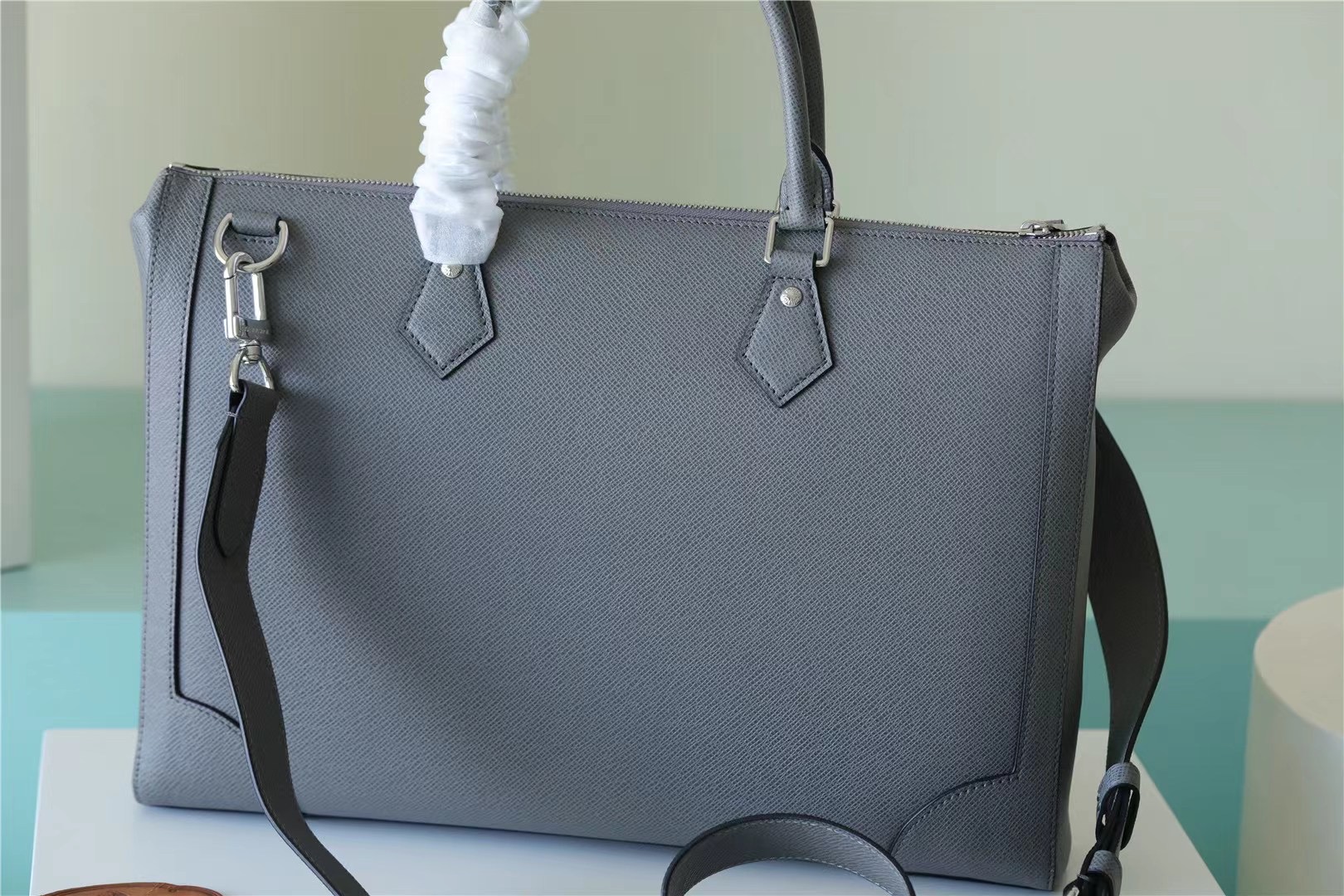 Louis Vuitton Slim Briefcase Taiga Gray For Men 15.7in/40cm