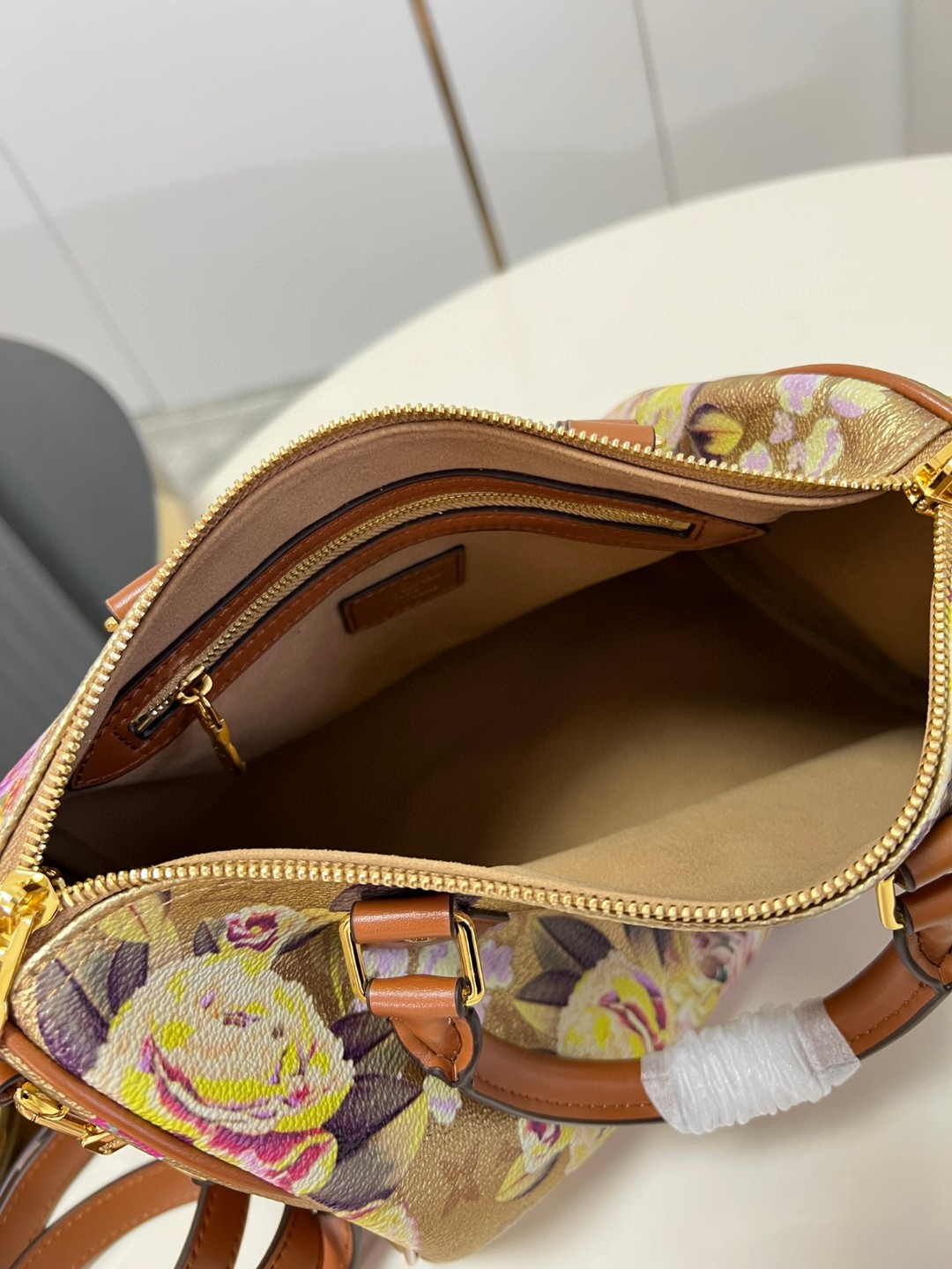 Louis Vuitton Speedy Bandouliere 25 Handbag Gold For Women, Women’s Handbags, Shoulder Bags And Crossbody Bags 6.7in/17cm LV 