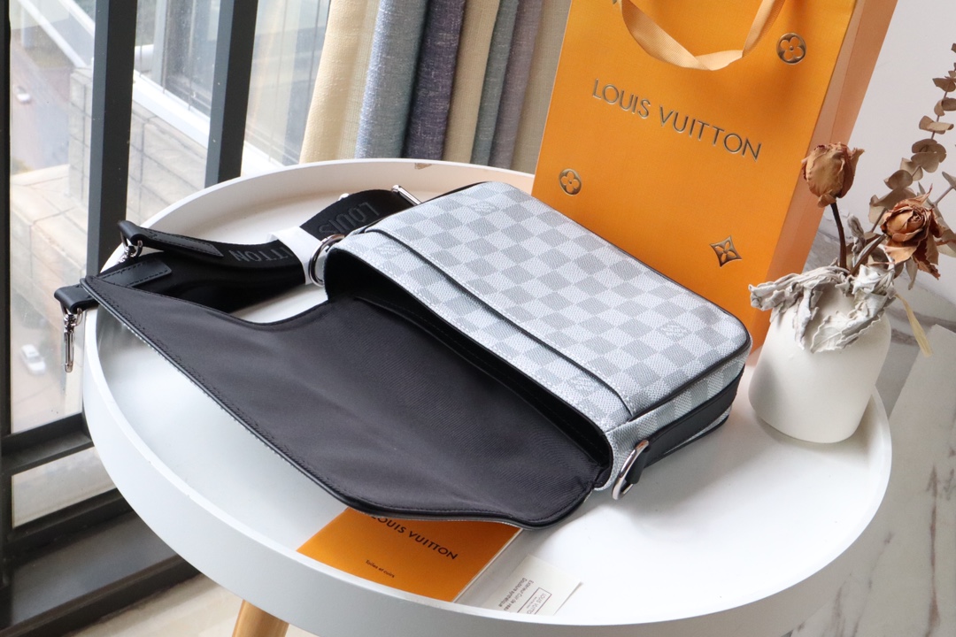 Louis Vuitton Studio Messenger Damier Graphite Plaster For Men, Men’s Bags, Shoulder And Crossbody Bags 9.3in/25.3cm