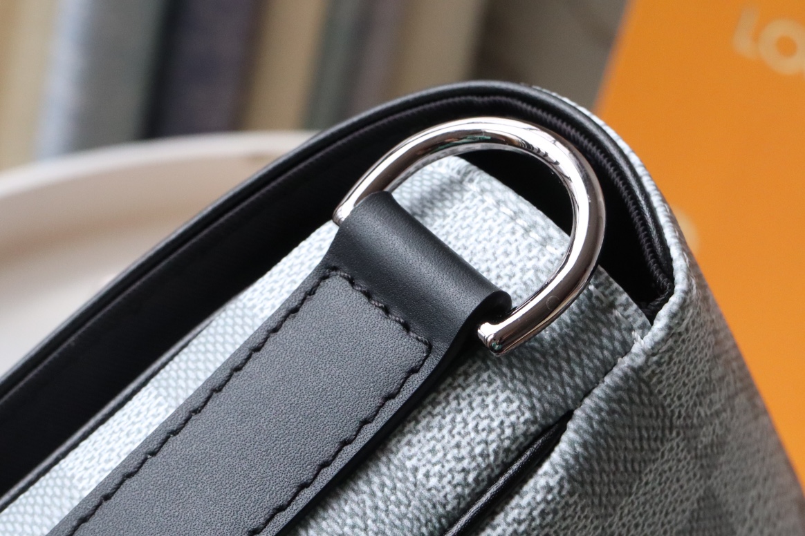 Louis Vuitton Studio Messenger Damier Graphite Plaster For Men, Men’s Bags, Shoulder And Crossbody Bags 9.3in/25.3cm