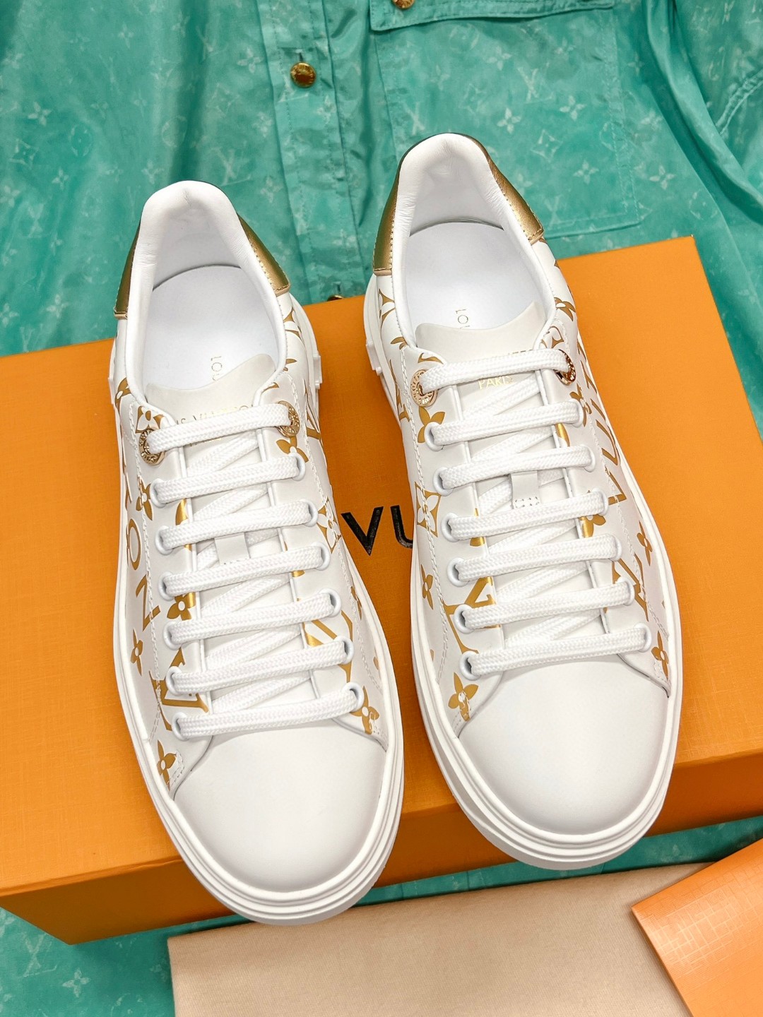Louis Vuitton Time Out Sneaker Gold For Men 1AAVVL