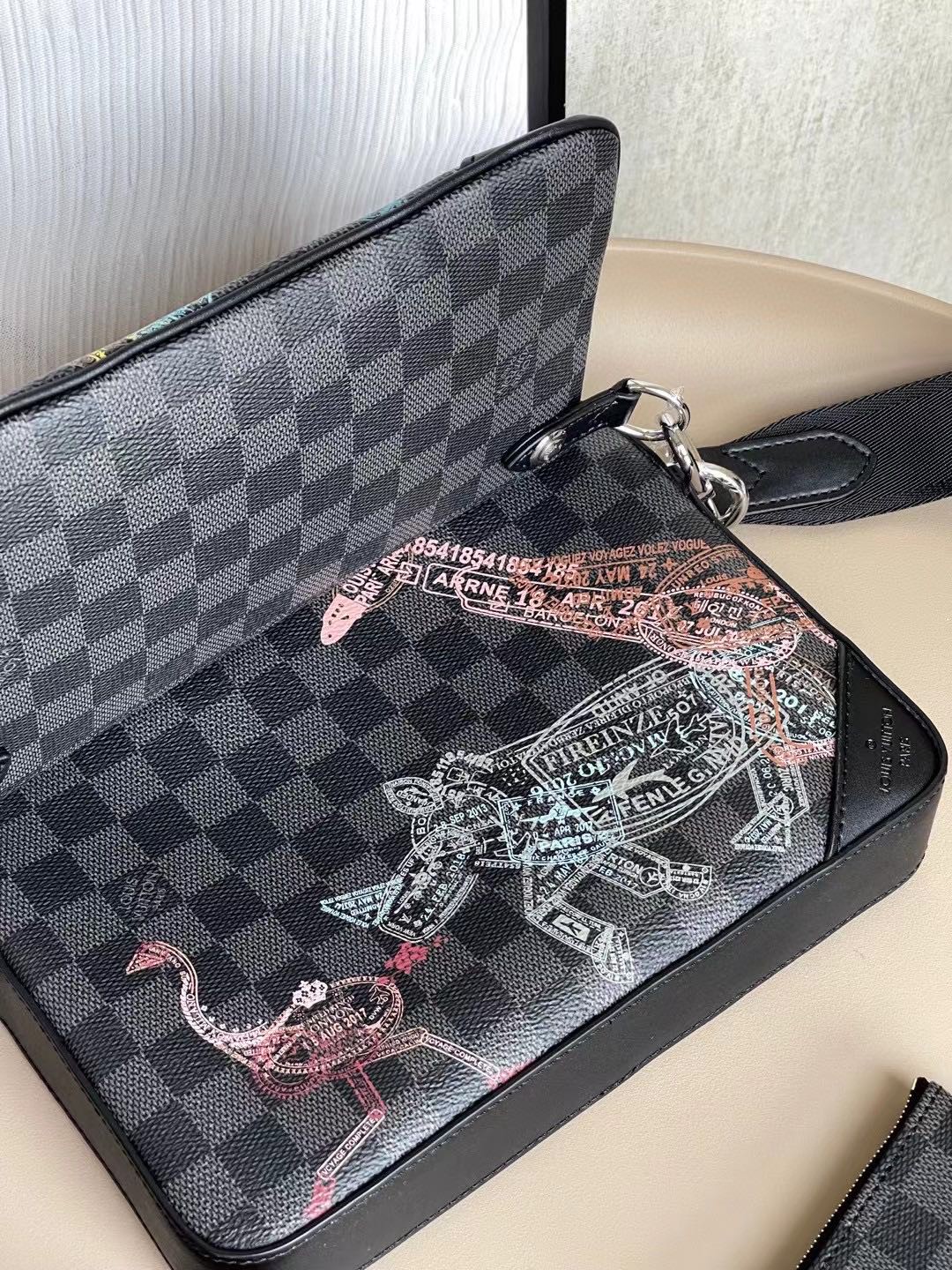 Louis Vuitton Trio Messenger Damier Graphite Canvas For Men, Men’s Bags, Crossbody Bags 9.8in/25cm