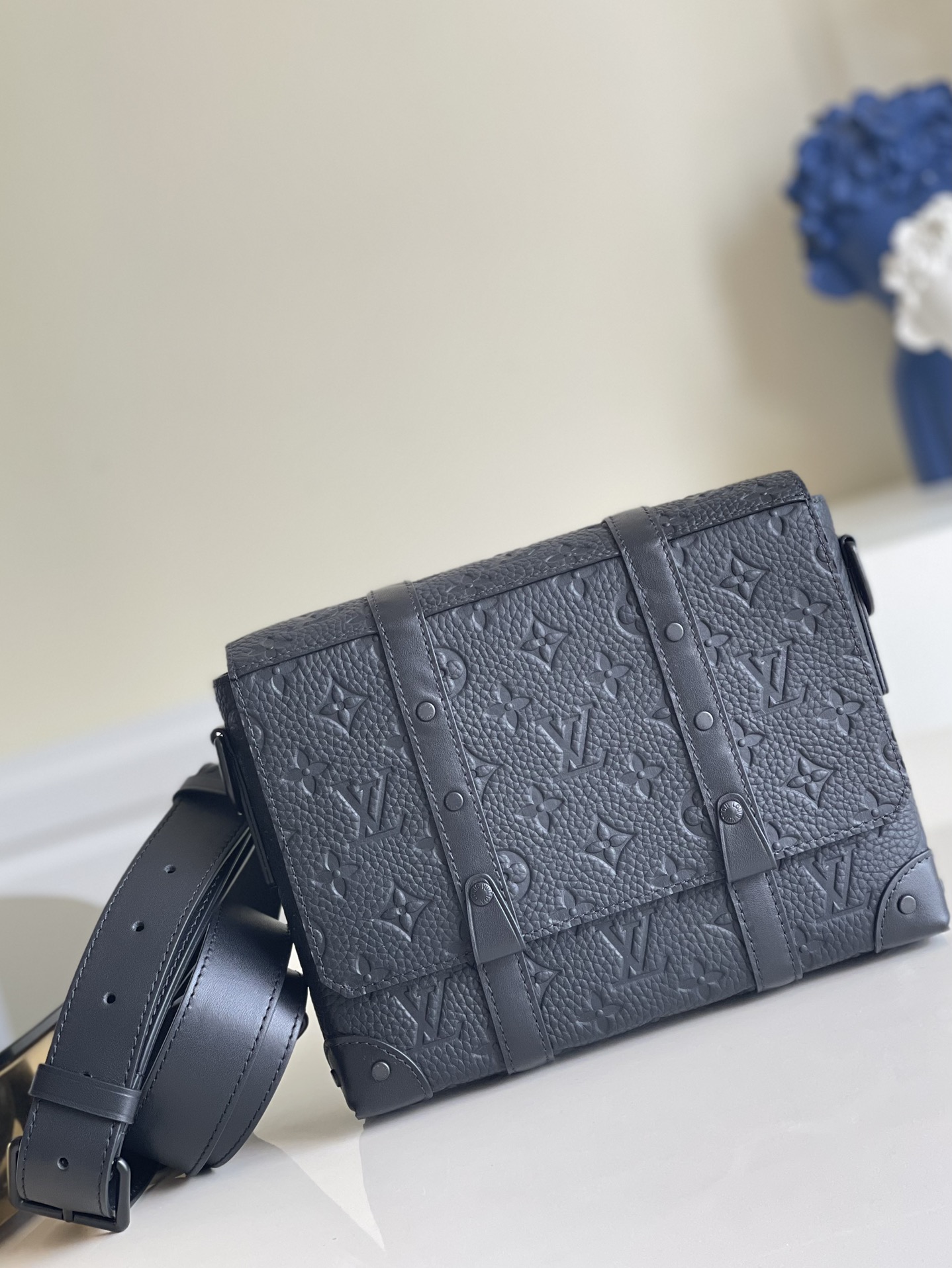 Louis Vuitton Trunk Messenger Taurillon Monogram Black For Men, Men’s Bags, Shoulder And Crossbody Bags 9.4in/21cm