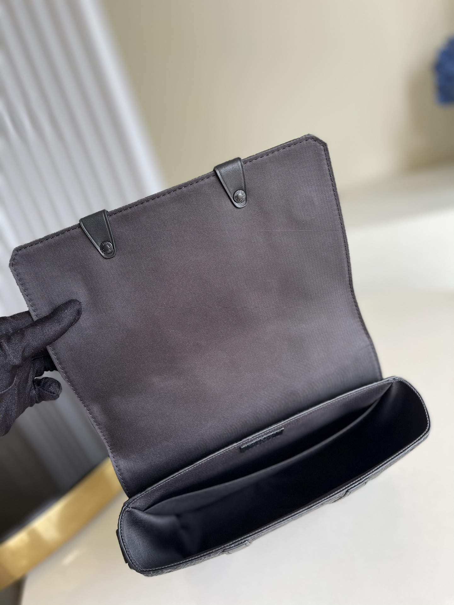 Louis Vuitton Trunk Messenger Taurillon Monogram Black For Men, Men’s Bags, Shoulder And Crossbody Bags 9.4in/21cm
