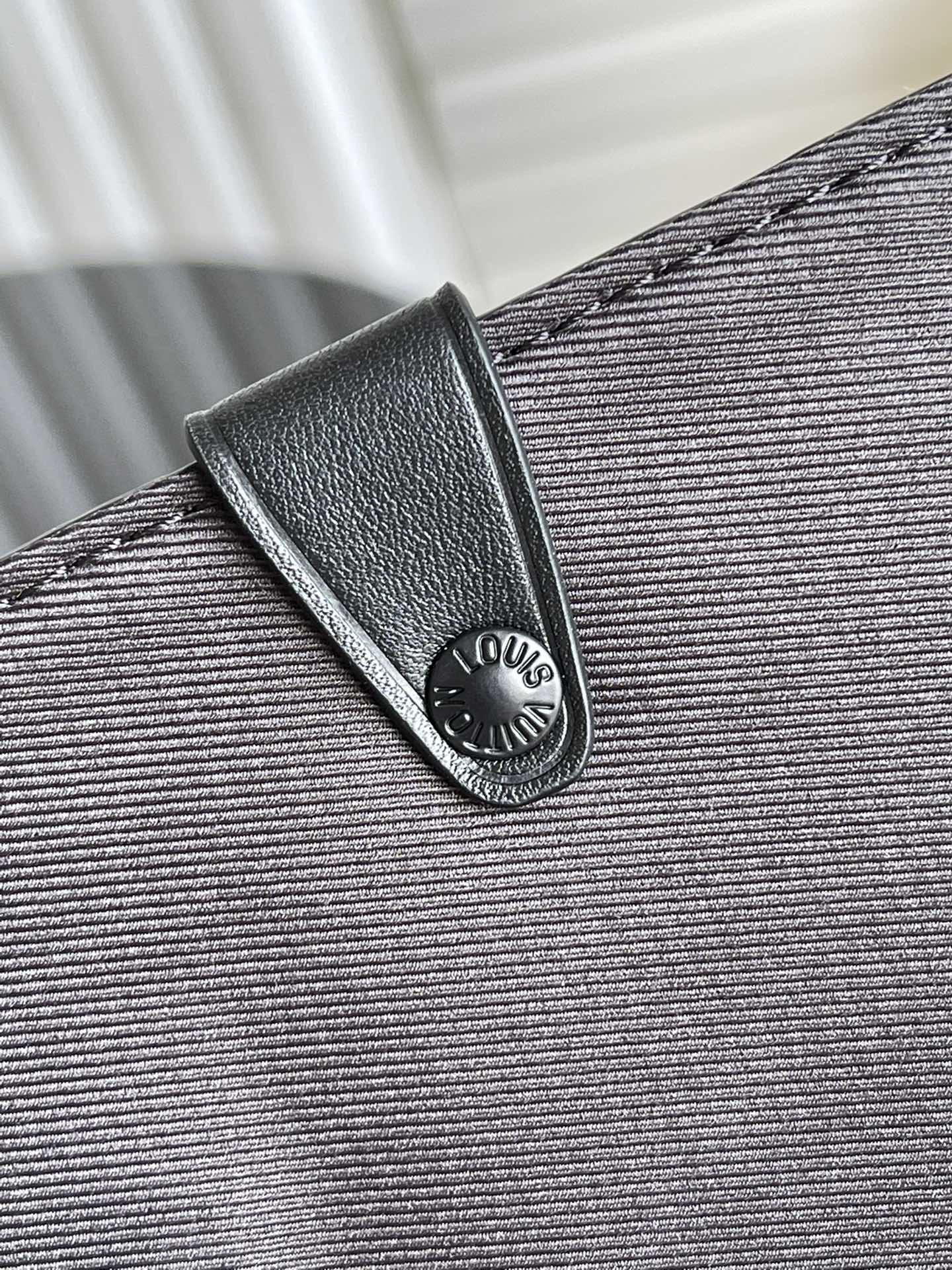 Louis Vuitton Trunk Messenger Taurillon Monogram Black For Men, Men’s Bags, Shoulder And Crossbody Bags 9.4in/21cm