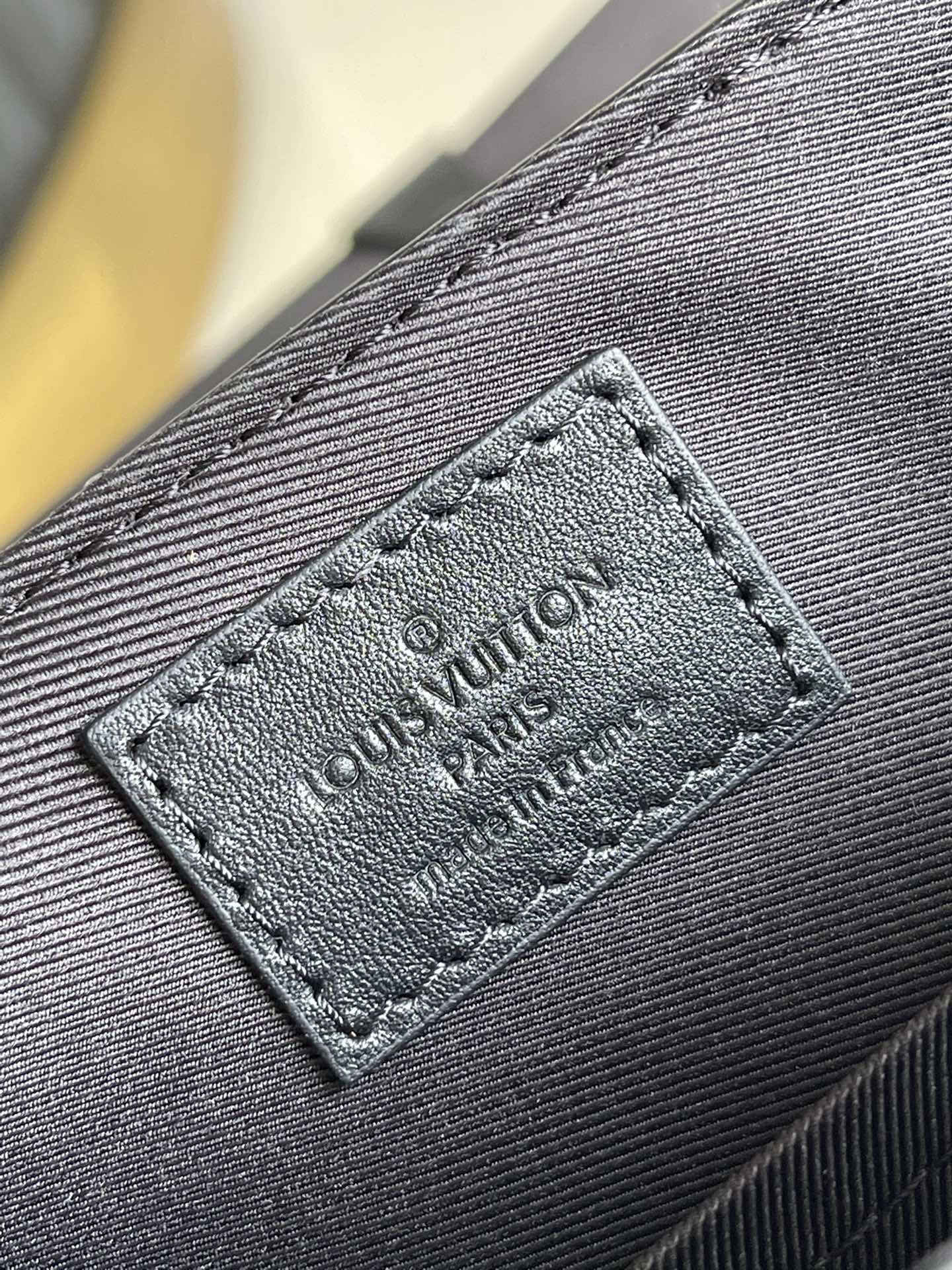 Louis Vuitton Trunk Messenger Taurillon Monogram Black For Men, Men’s Bags, Shoulder And Crossbody Bags 9.4in/21cm