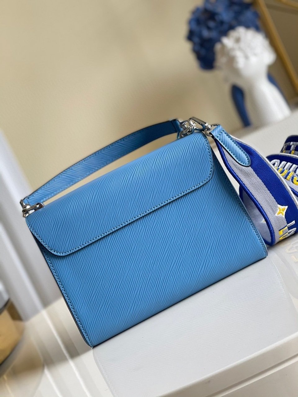 Louis Vuitton Twist MM Epi Blue For Women, Women’s Handbags, Shoulder And Crossbody Bags 9.1in/23cm LV