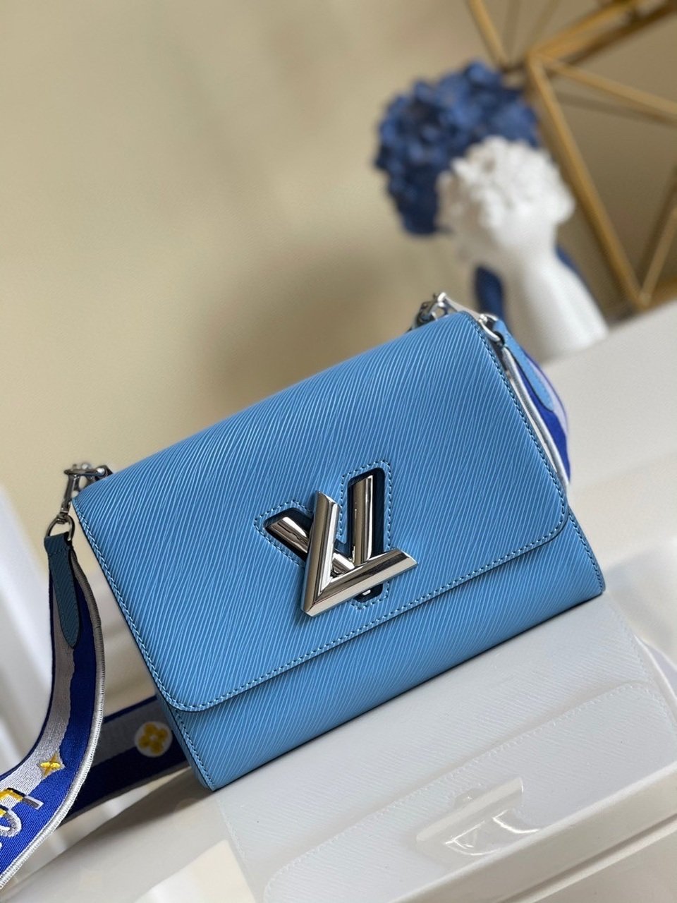 Louis Vuitton Twist MM Epi Blue For Women, Women’s Handbags, Shoulder And Crossbody Bags 9.1in/23cm LV