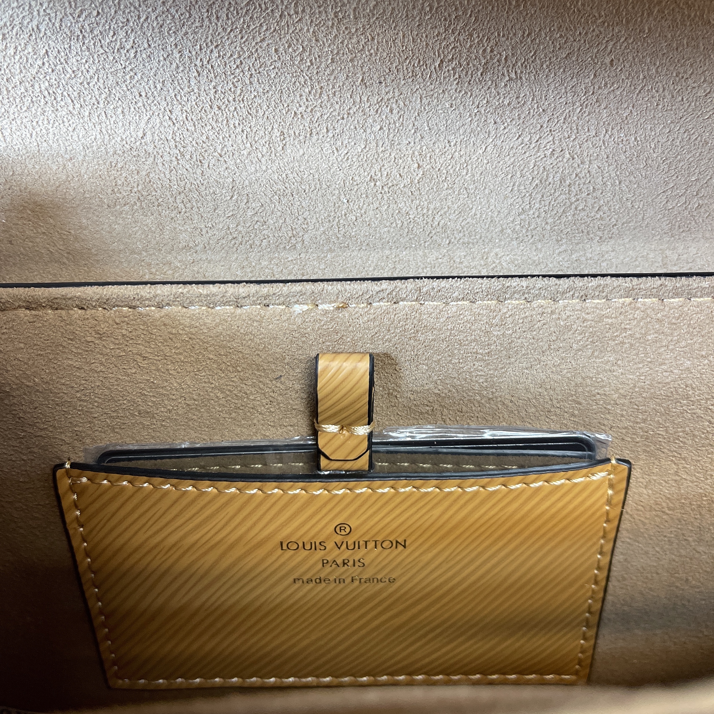 Louis Vuitton Twist MM Epi Gold Miel Brown For Women, Women’s Bags, Shoulder And Crossbody Bags 9.1in/23cm