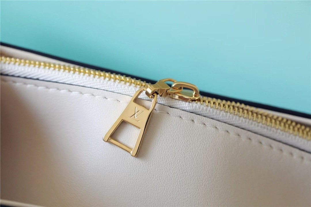 Louis Vuitton Twist MM Epi Light Blue For Women, Women’s Handbags, Shoulder And Crossbody Bags 9.1in/23cm LV