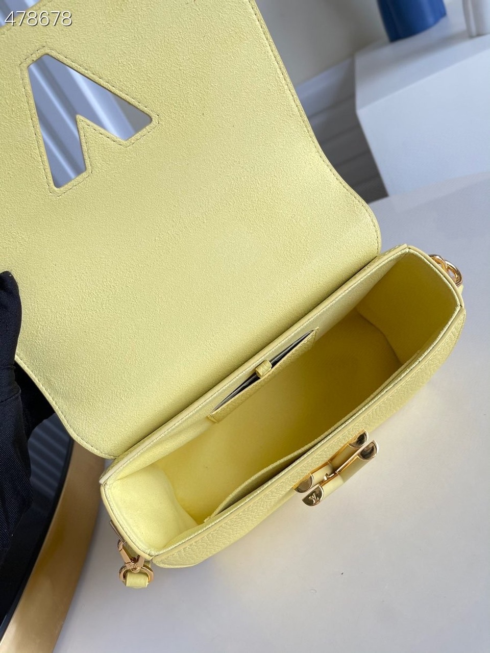 Louis Vuitton Twist MM Ginger Yellow For Women, Women’s Handbags, Shoulder And Crossbody Bags 9.1in/23cm LV