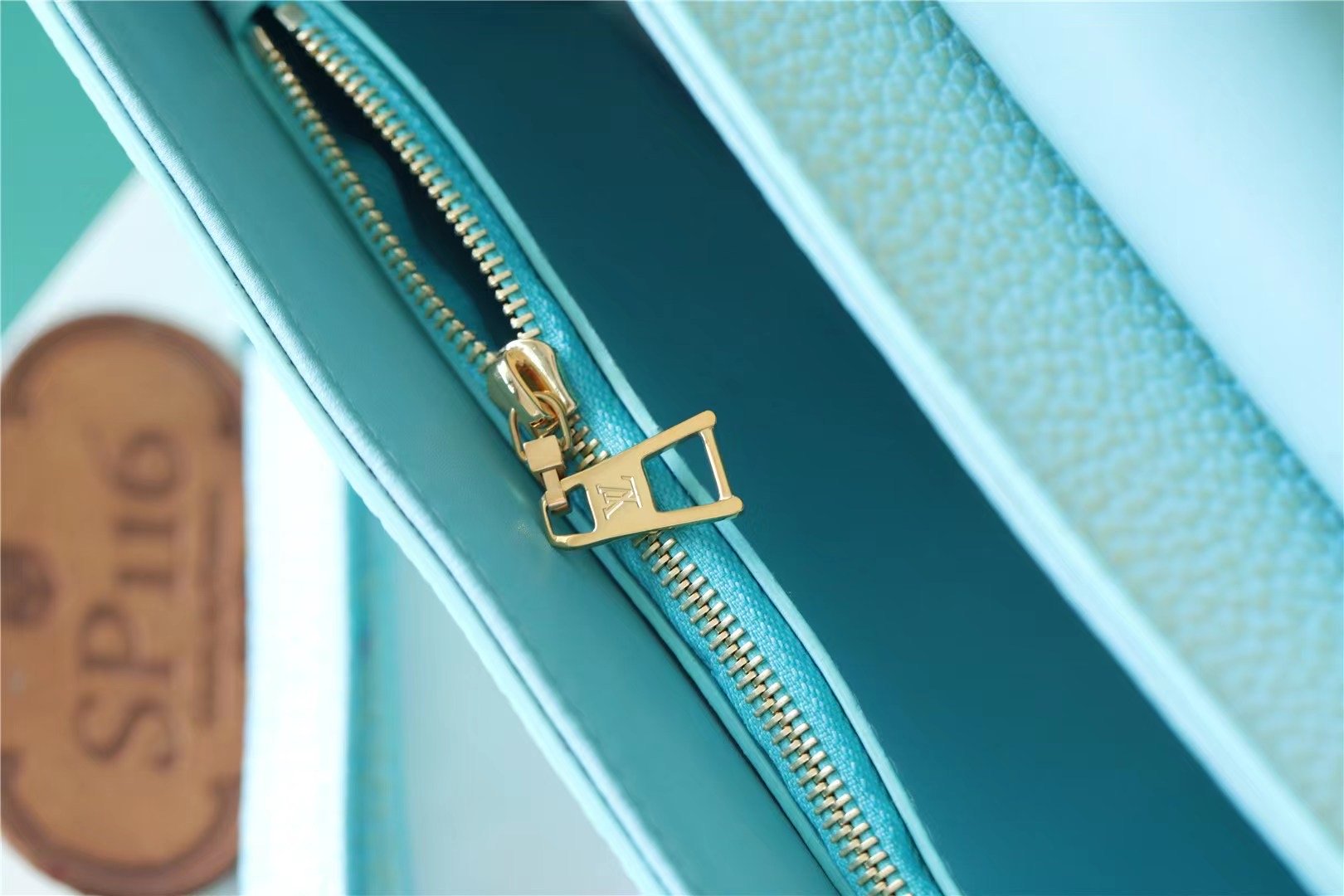 Louis Vuitton Twist MM Grain Blue For Women, Women’s Handbags, Shoulder And Crossbody Bags 9.1in/23cm
