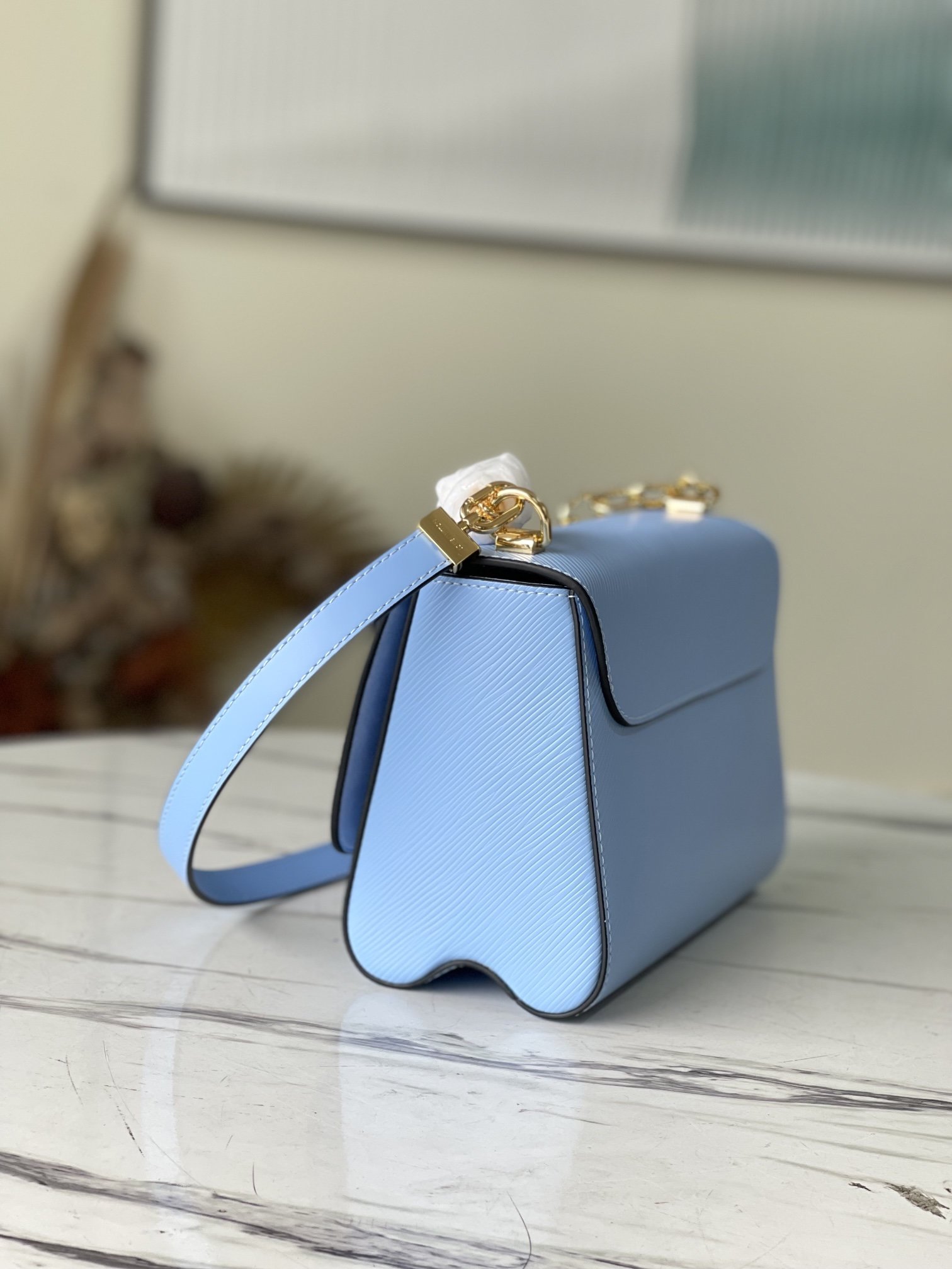 Louis Vuitton Twist MM Monogram Flower Bleu Nuage Blue For Women, Women’s Handbags, Shoulder And Crossbody Bags 9.1in/23cm