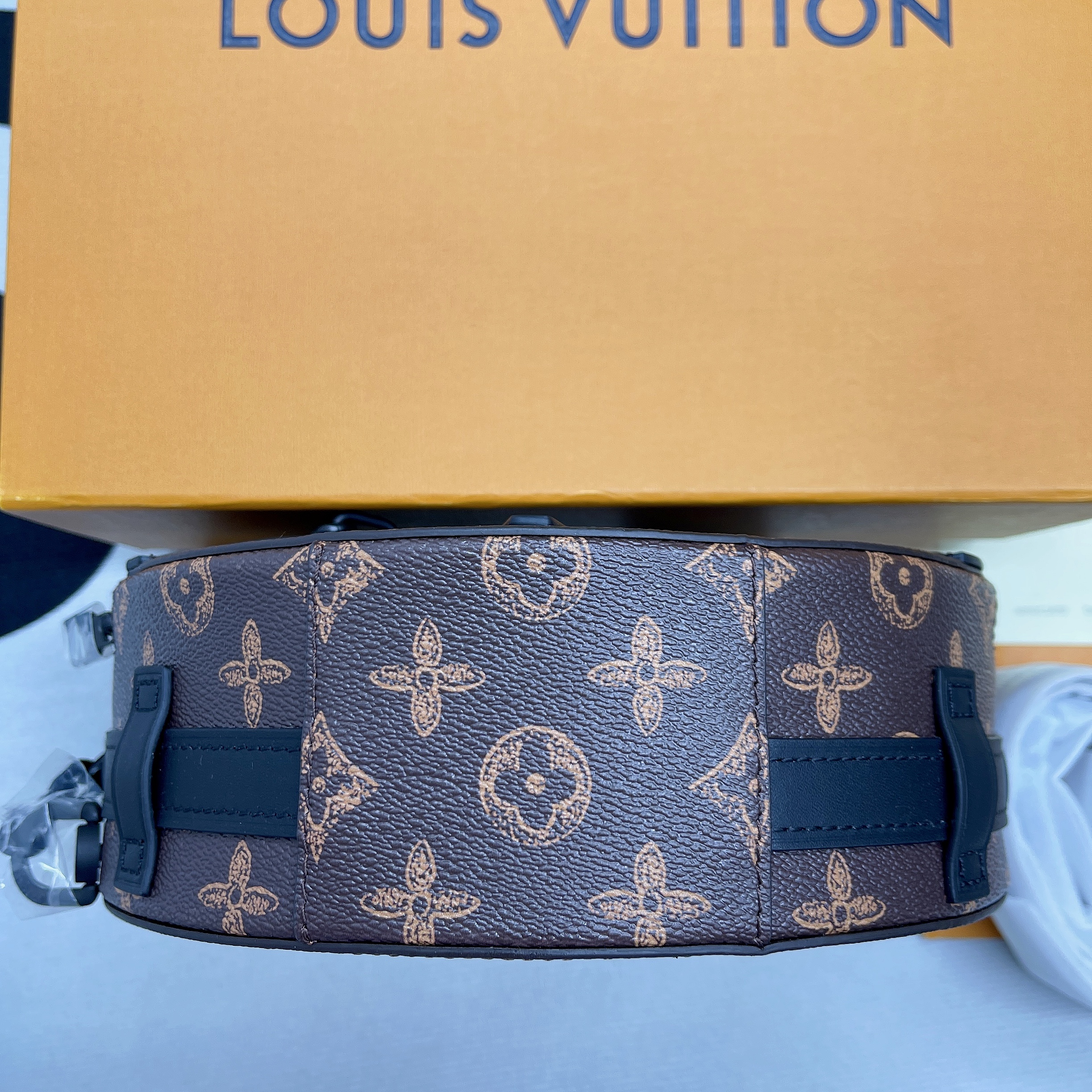 Louis Vuitton Wheel Box Monogram Canvas For Women, Women’s Handbags, Shoulder Bags And Crossbody Bags 9.1in/23cm 