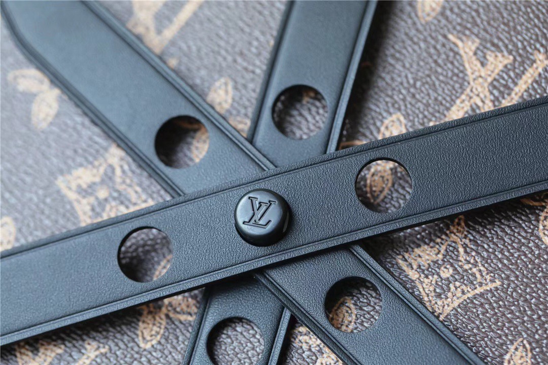Louis Vuitton Wheel Box Monogram Canvas For Women, Women’s Handbags, Shoulder Bags And Crossbody Bags 9.1in/23cm 