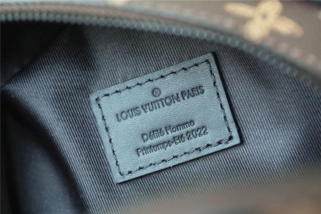 Louis Vuitton Wheel Box Monogram Canvas For Women, Women’s Handbags, Shoulder Bags And Crossbody Bags 9.1in/23cm 