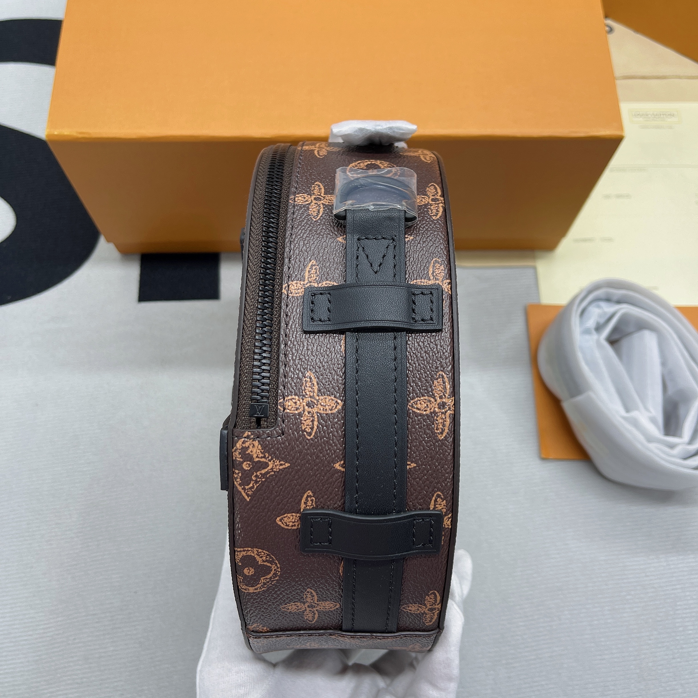 Louis Vuitton Wheel Box Monogram Canvas For Women, Women’s Handbags, Shoulder Bags And Crossbody Bags 9.1in/23cm 