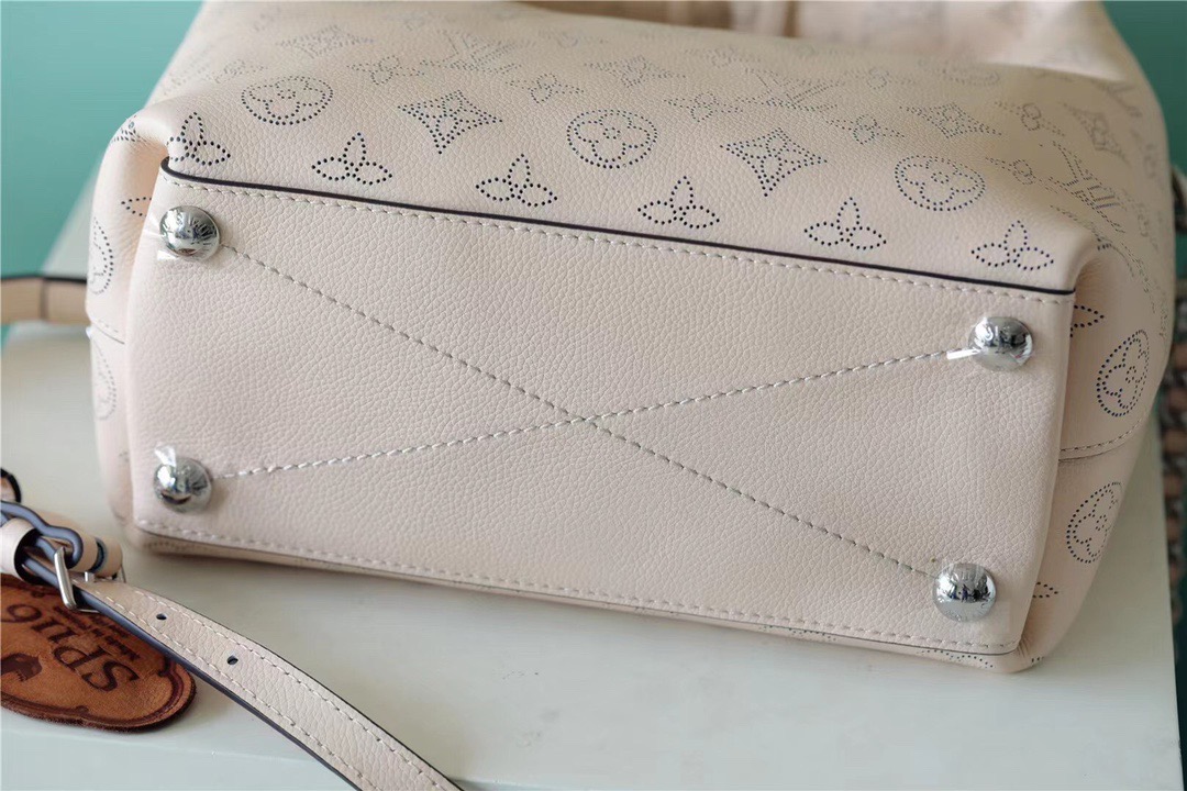 Louis Vuitton Why Knot MM Mahina Light Pink For Women, Women’s Handbags, Shoulder And Crossbody Bags 13.4in/34cm LV 