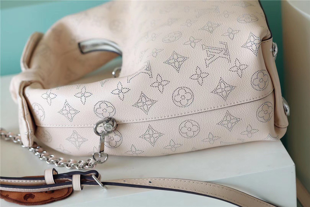 Louis Vuitton Why Knot MM Mahina Light Pink For Women, Women’s Handbags, Shoulder And Crossbody Bags 13.4in/34cm LV 