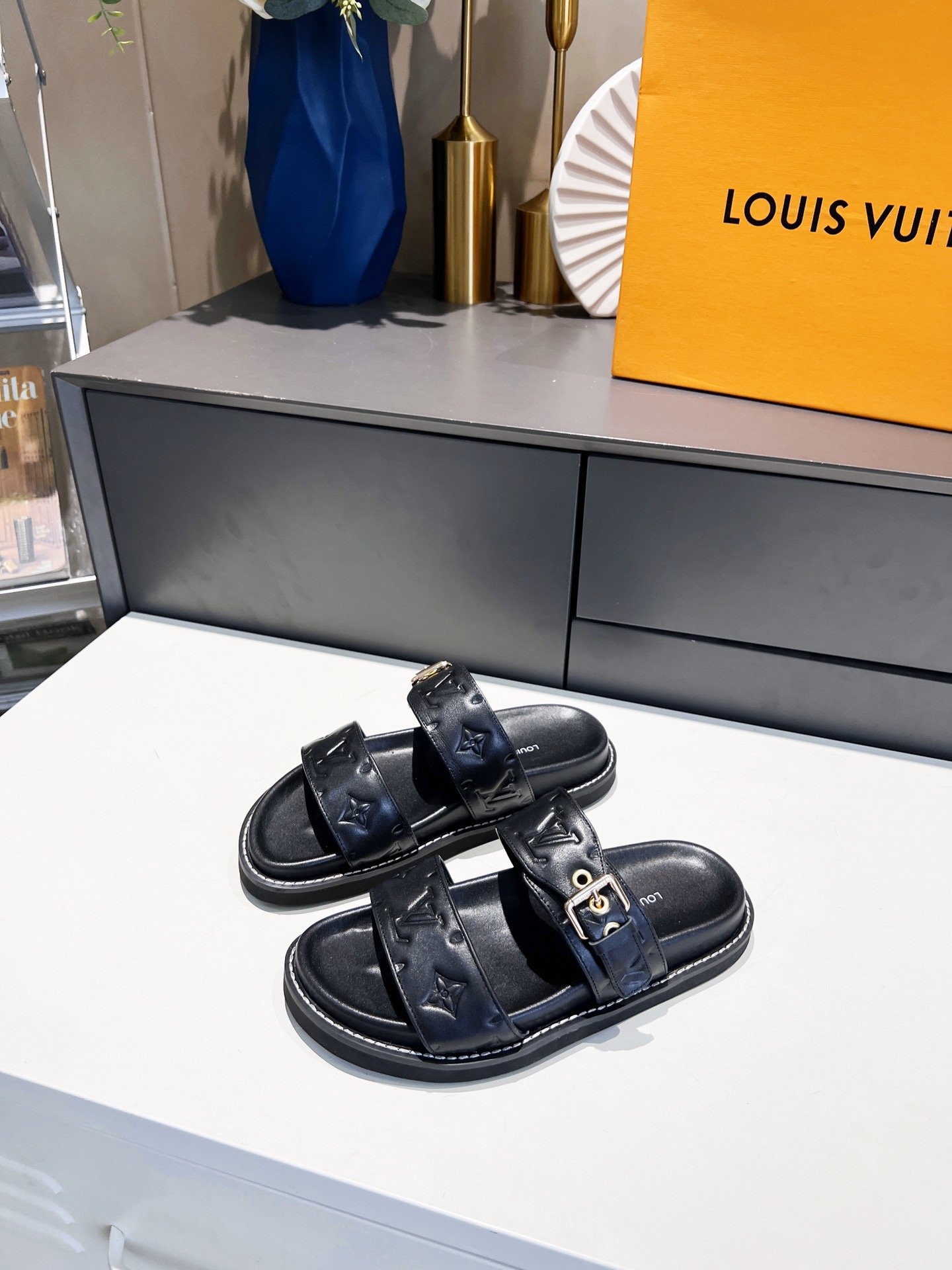 Louis Vuitton Women’s Bom Dia Flat Mule Black For Women LV