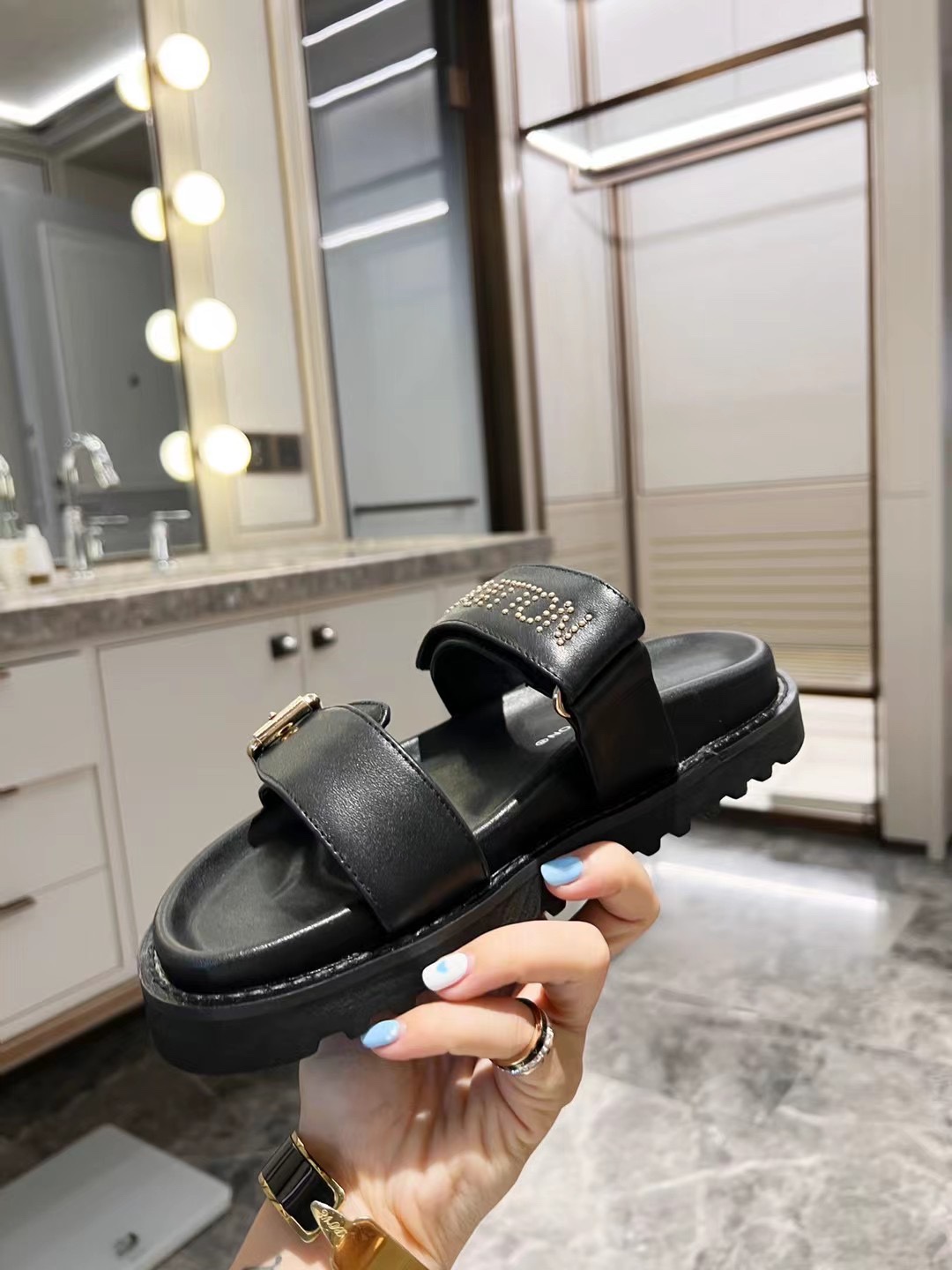 Louis Vuitton Women’s Bom Dia Flat Mule Black For Women LV