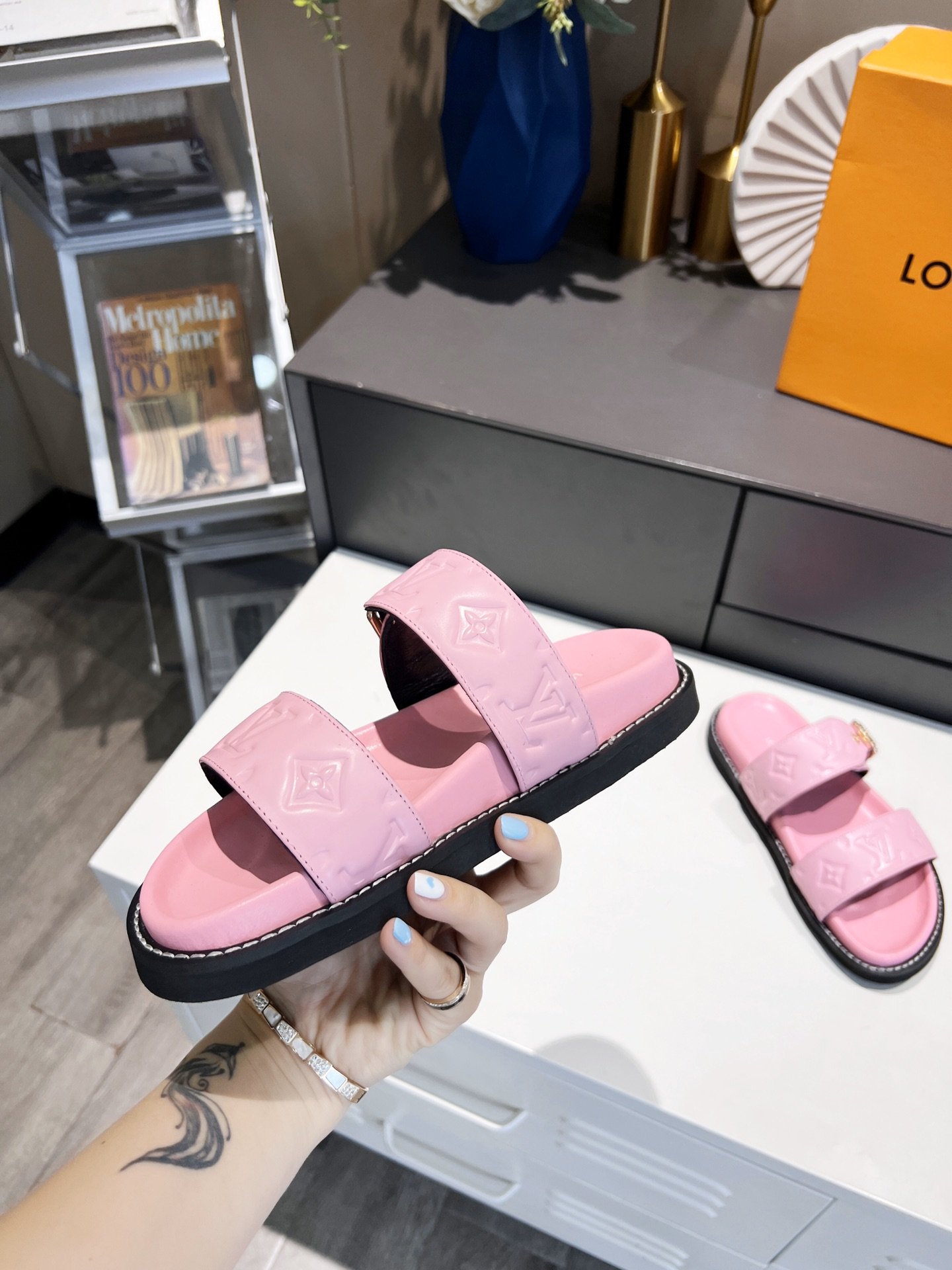 Louis Vuitton Women’s Bom Dia Flat Mule Pink For Women LV