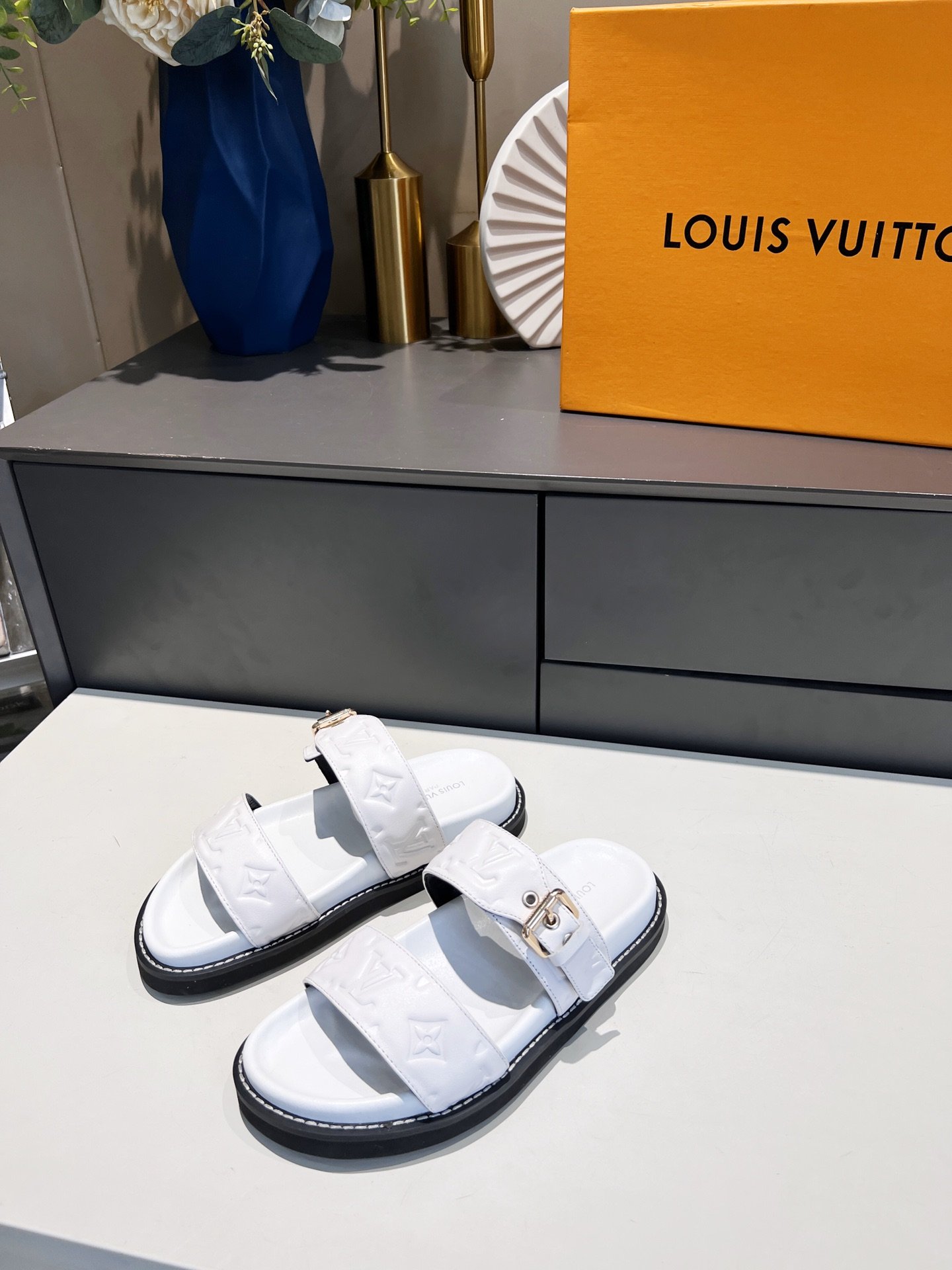 Louis Vuitton Women’s Bom Dia Flat Mule White For Women LV