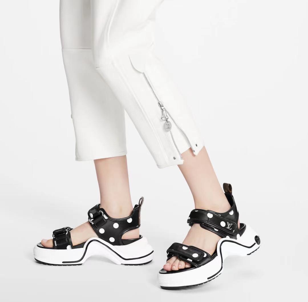Louis Vuitton Women’s LV Archlight Flat Sandal Black For Women LV 1AA0PZ