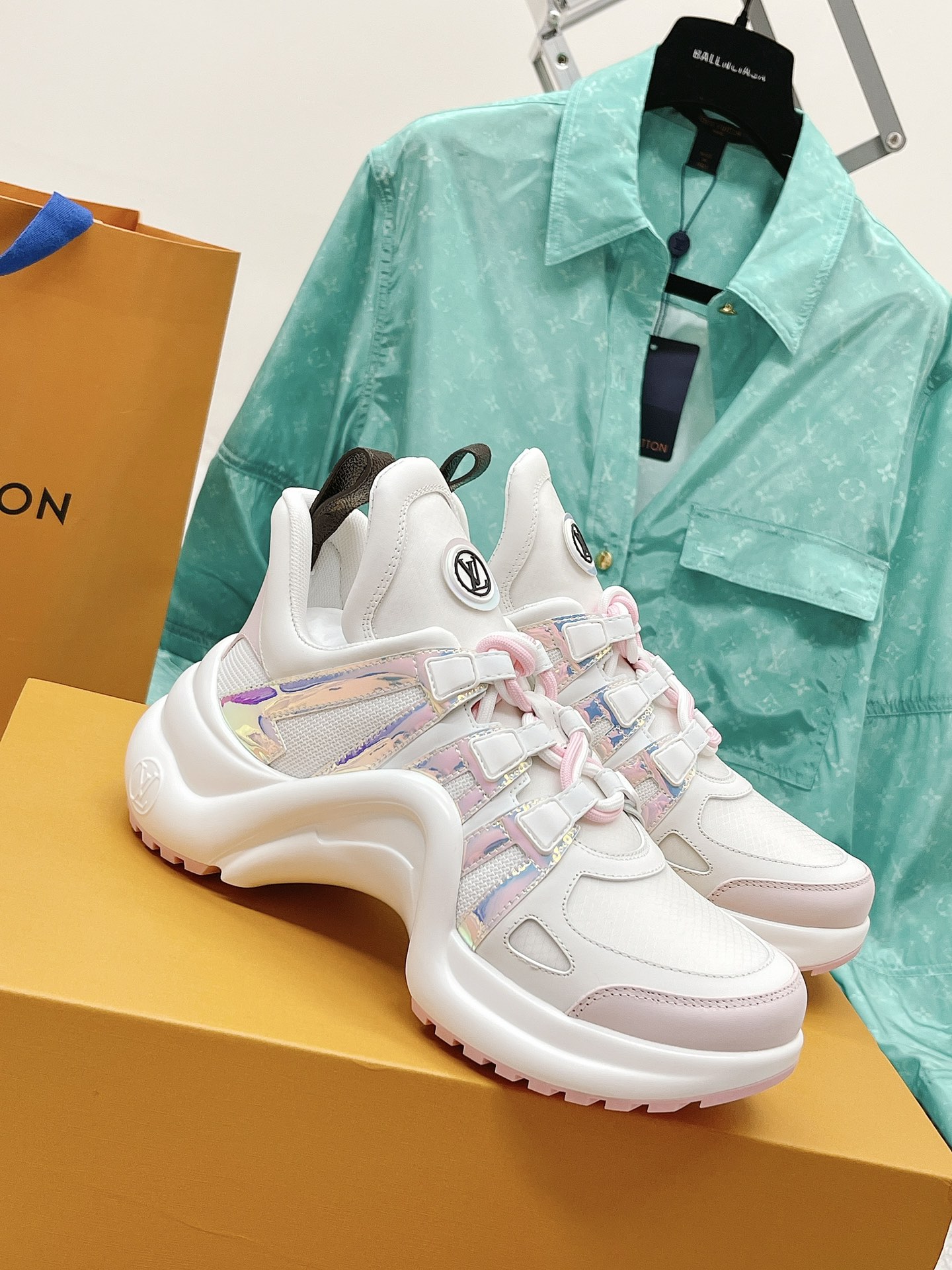 Louis Vuitton Women’s LV Archlight Sneaker Pink For Women LV