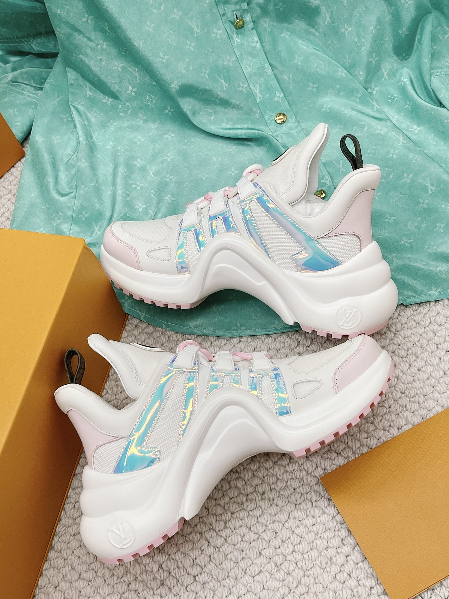 Louis Vuitton Women’s LV Archlight Sneaker Pink For Women LV