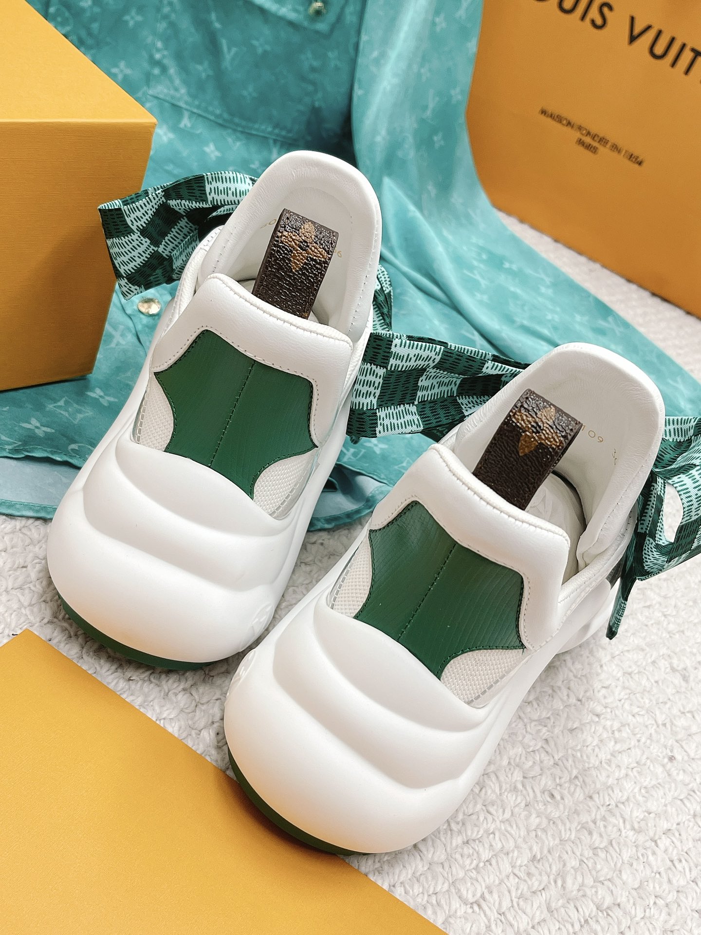 Louis Vuitton Women’s LV Archlight Sneaker White And Green For Women LV 1AACUO