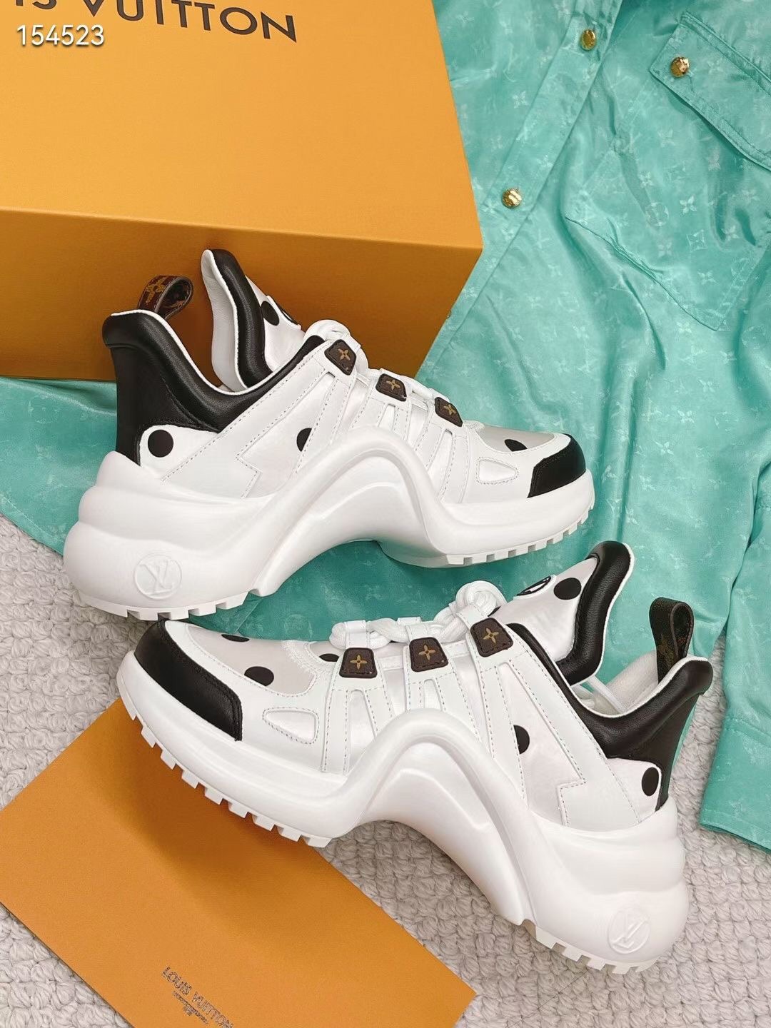 Louis Vuitton Women’s LV Archlight Sneaker White For Women LV 1AA0ON