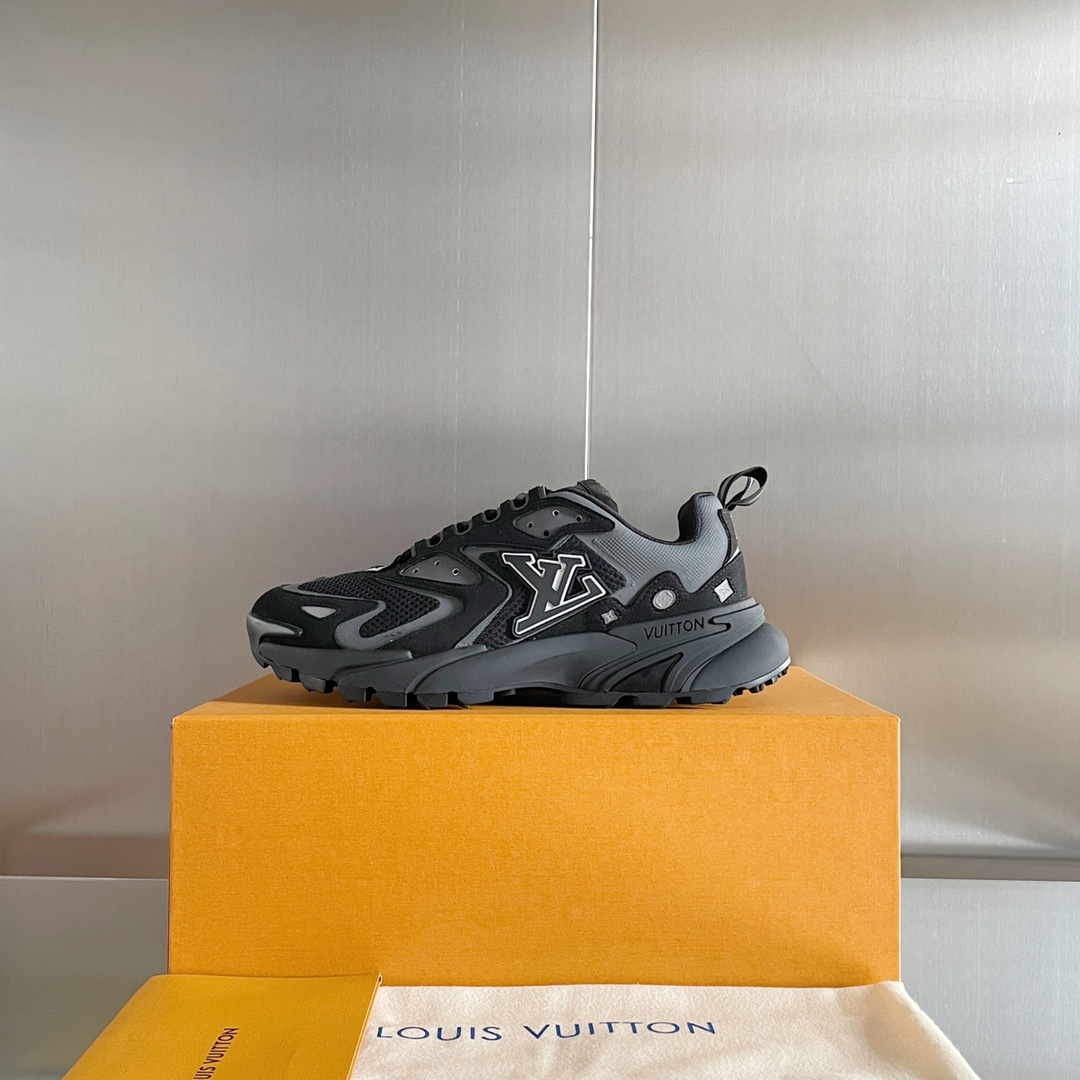Louis Vuitton Women’s LV Runner Tatic Sneaker Black For Women LV 1A9UNT