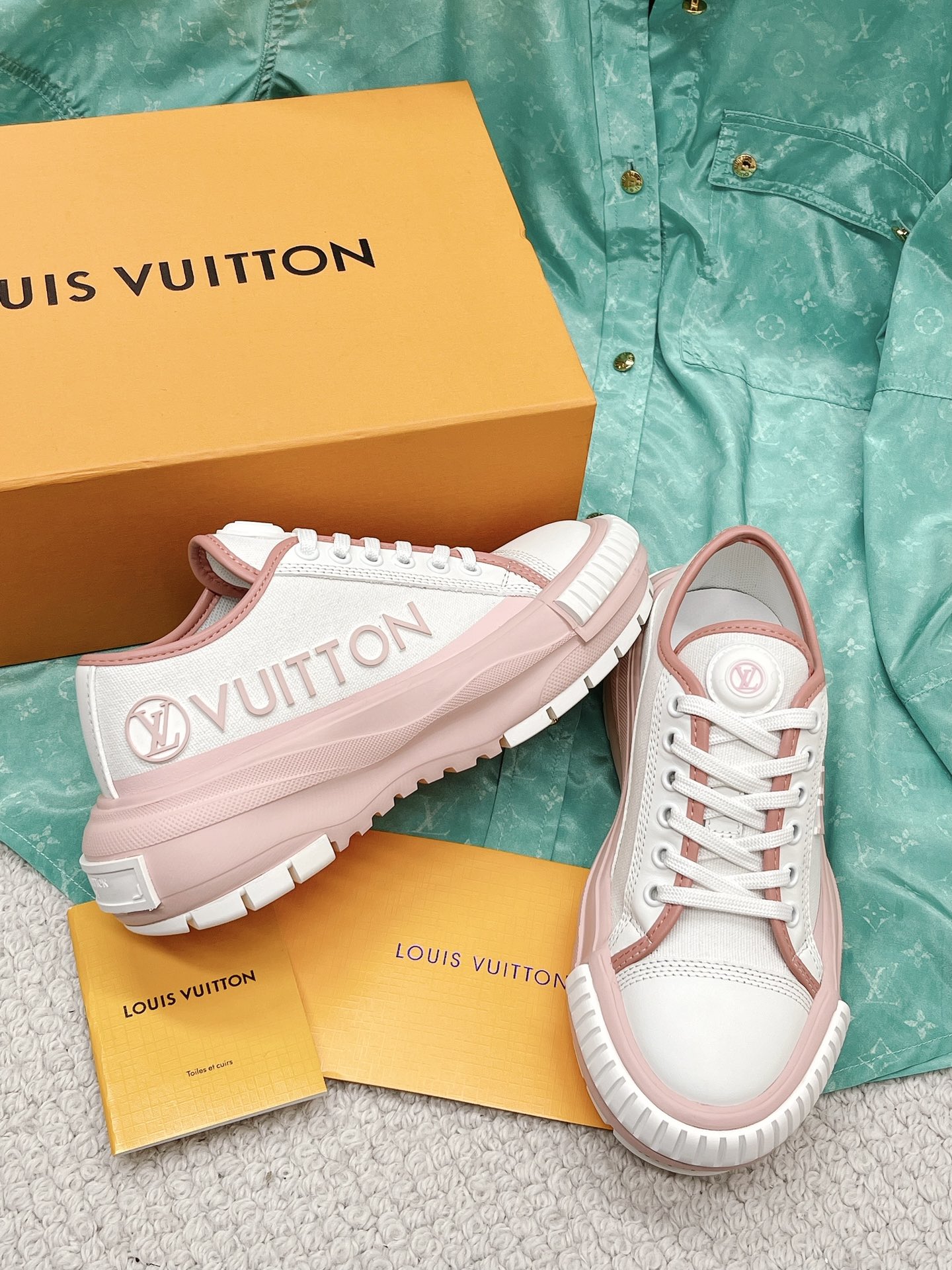Louis Vuitton Women’s LV Squad Sneaker Pink For Women LV 1AACW0