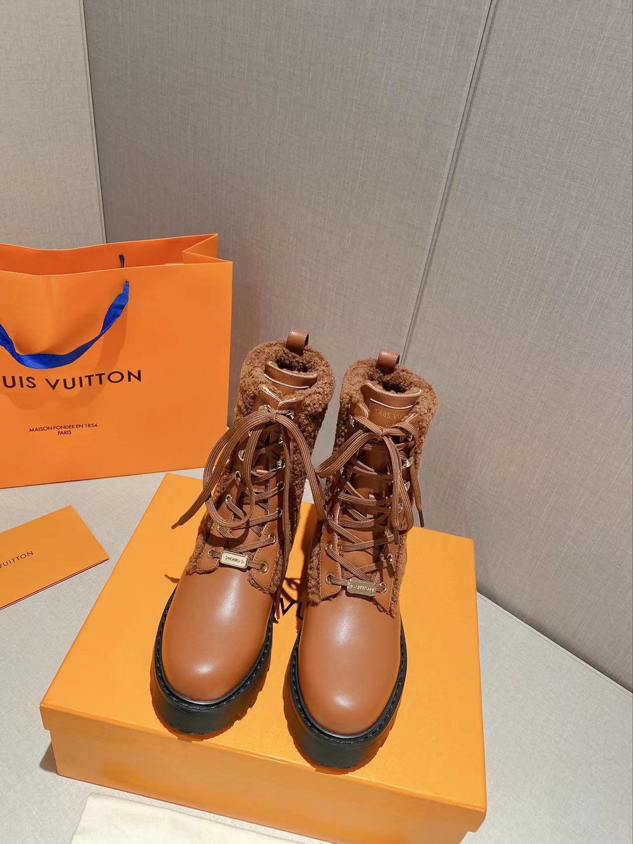 Louis Vuitton Women’s LV Territory Flat Ranger Brown For Women LV