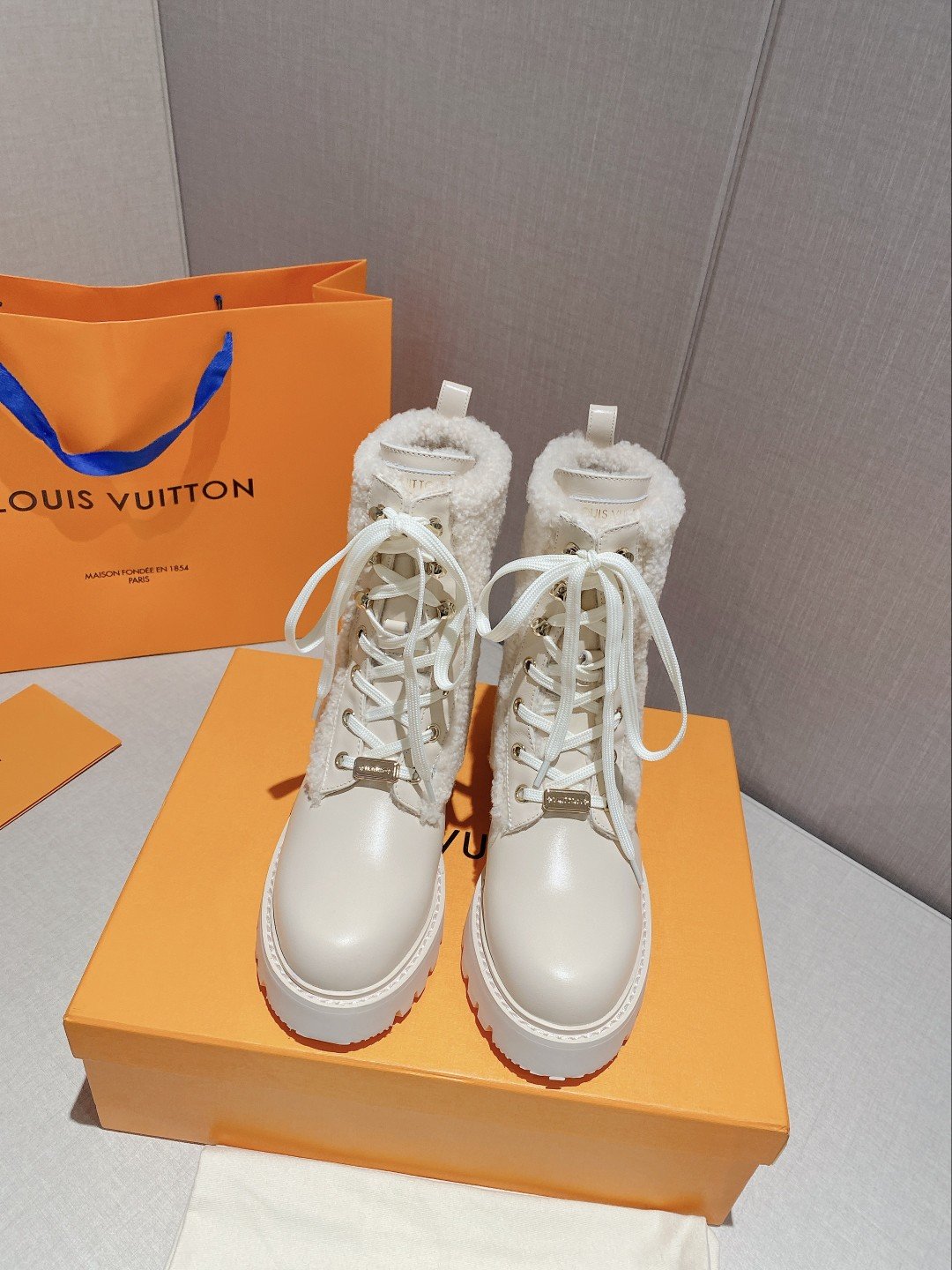 Louis Vuitton Women’s LV Territory Flat Ranger White For Women LV