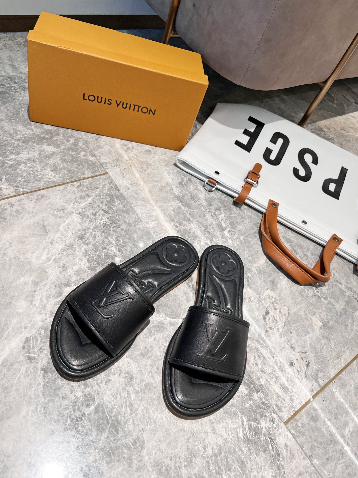 Louis Vuitton Women’s Magnetic Flat Mule Black For Women LV 1AA1LT