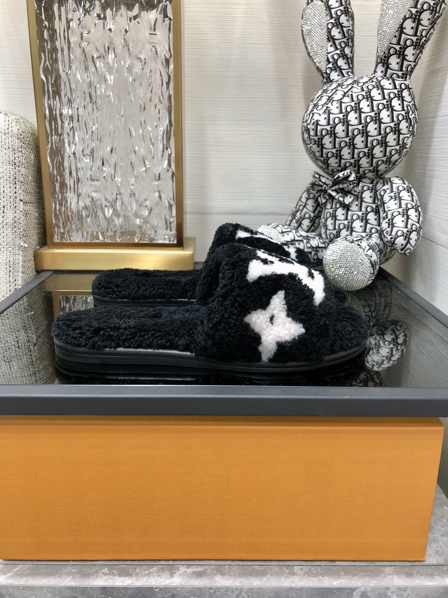 Louis Vuitton Women’s Magnetic Flat Mule Black For Women LV