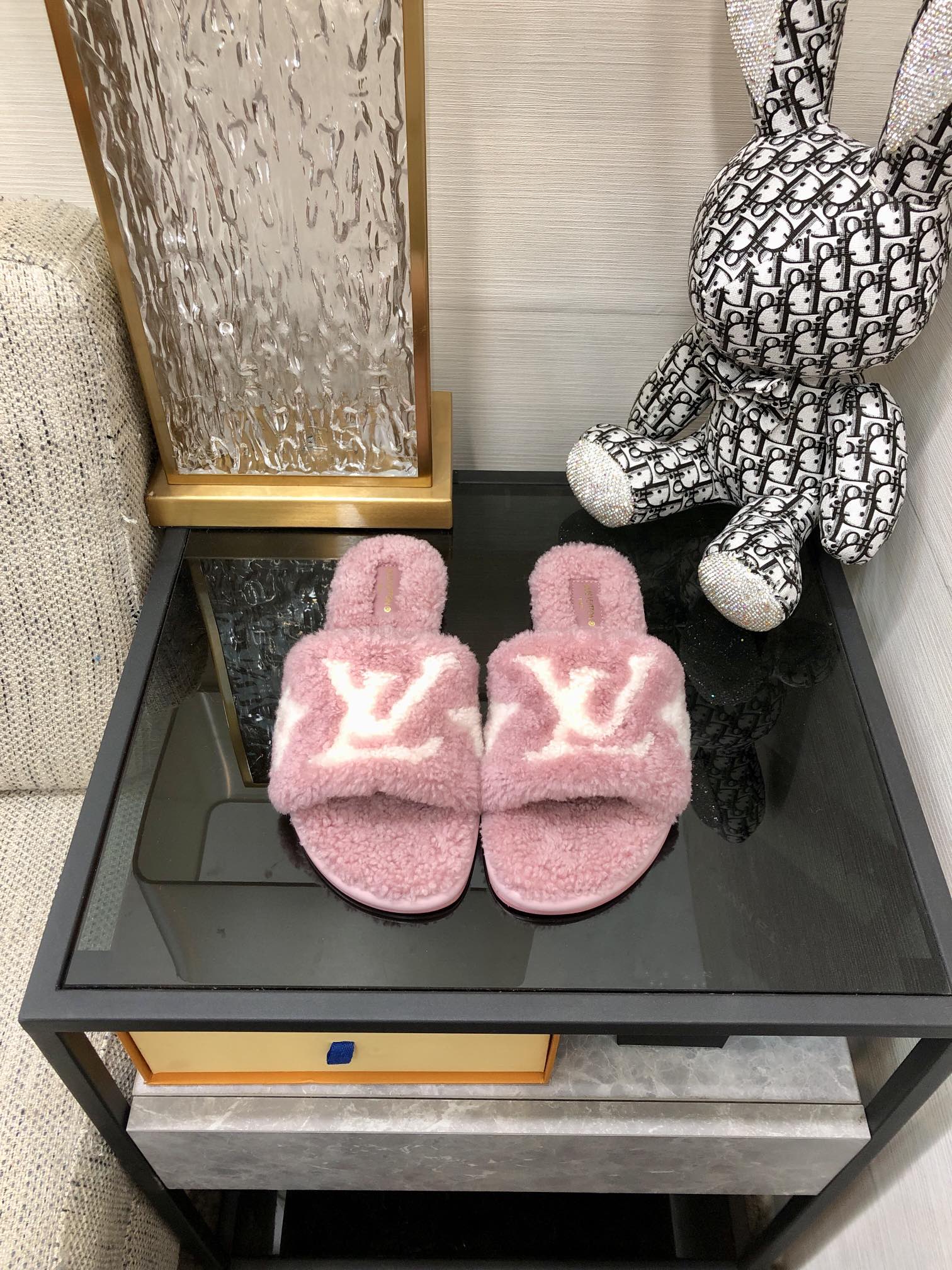 Louis Vuitton Women’s Magnetic Flat Mule Light Pink For Women LV 1AA1UH